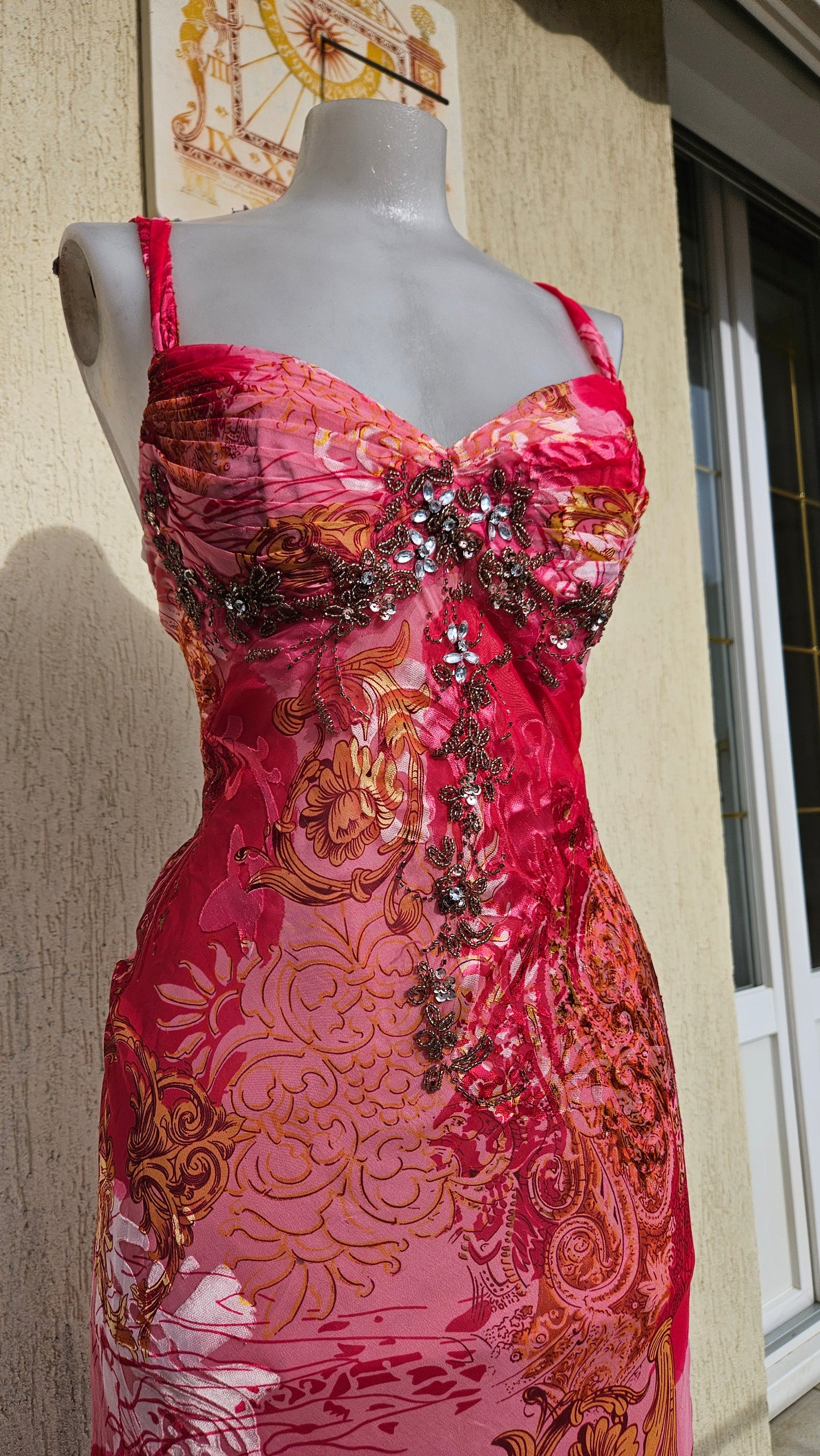 Longue robe rose en soie