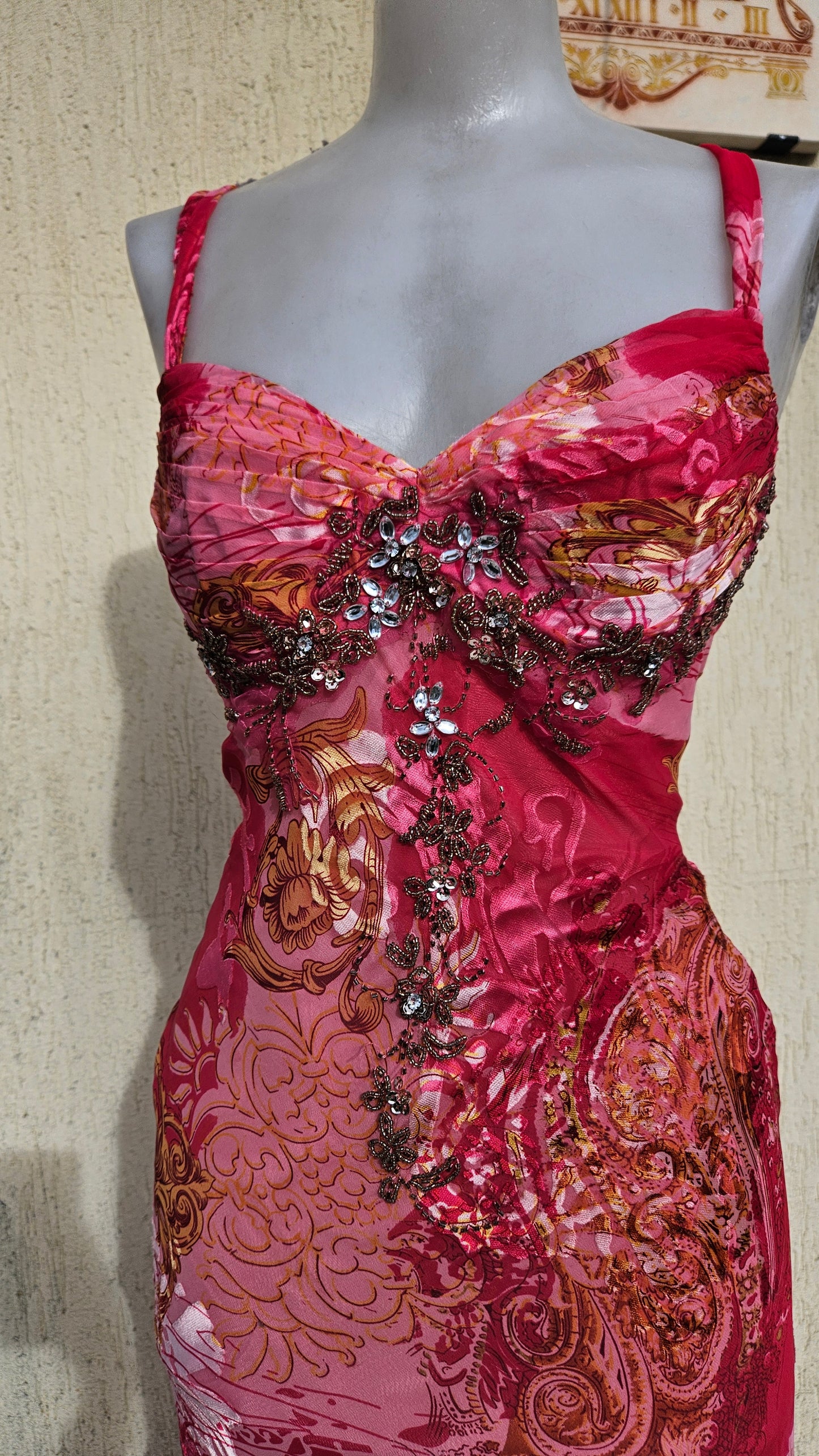 Longue robe rose en soie