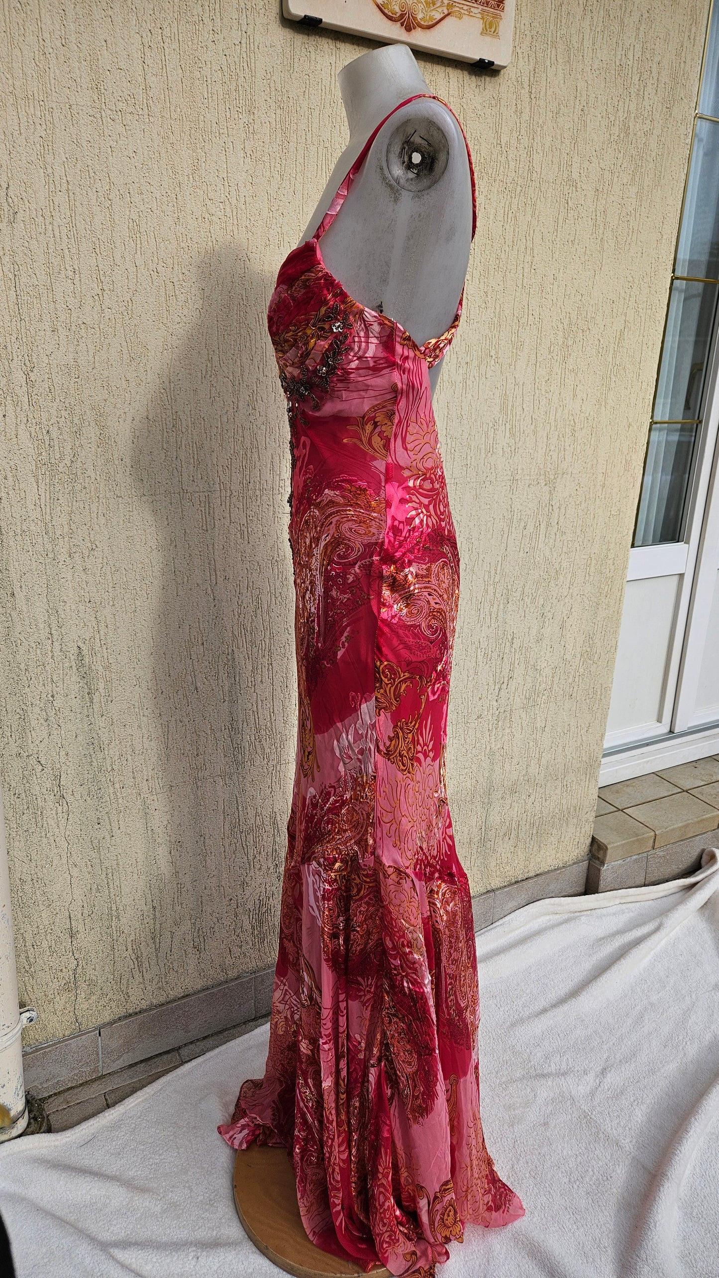 Longue robe rose en soie