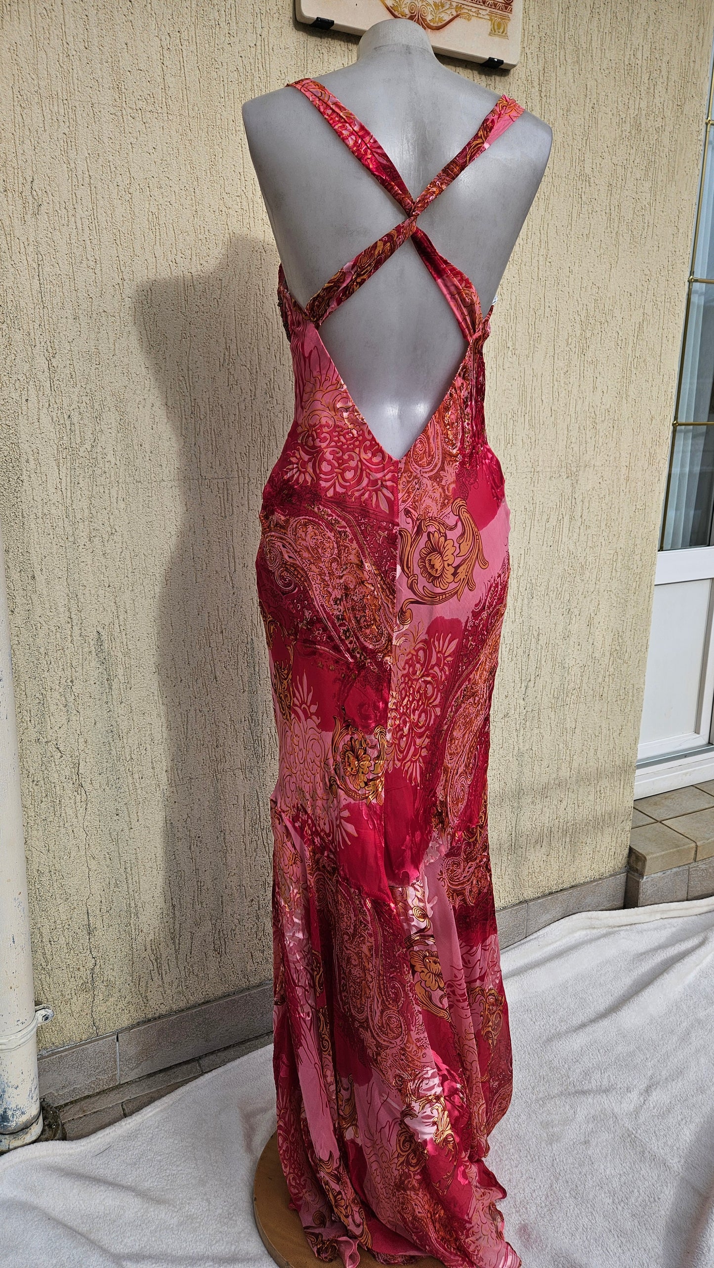 Longue robe rose en soie
