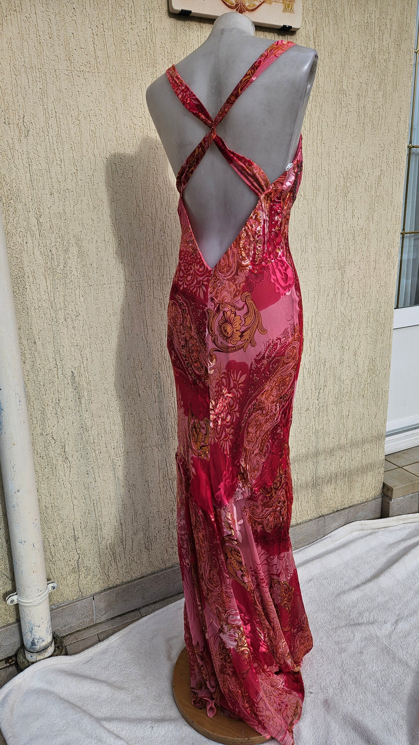 Longue robe rose en soie