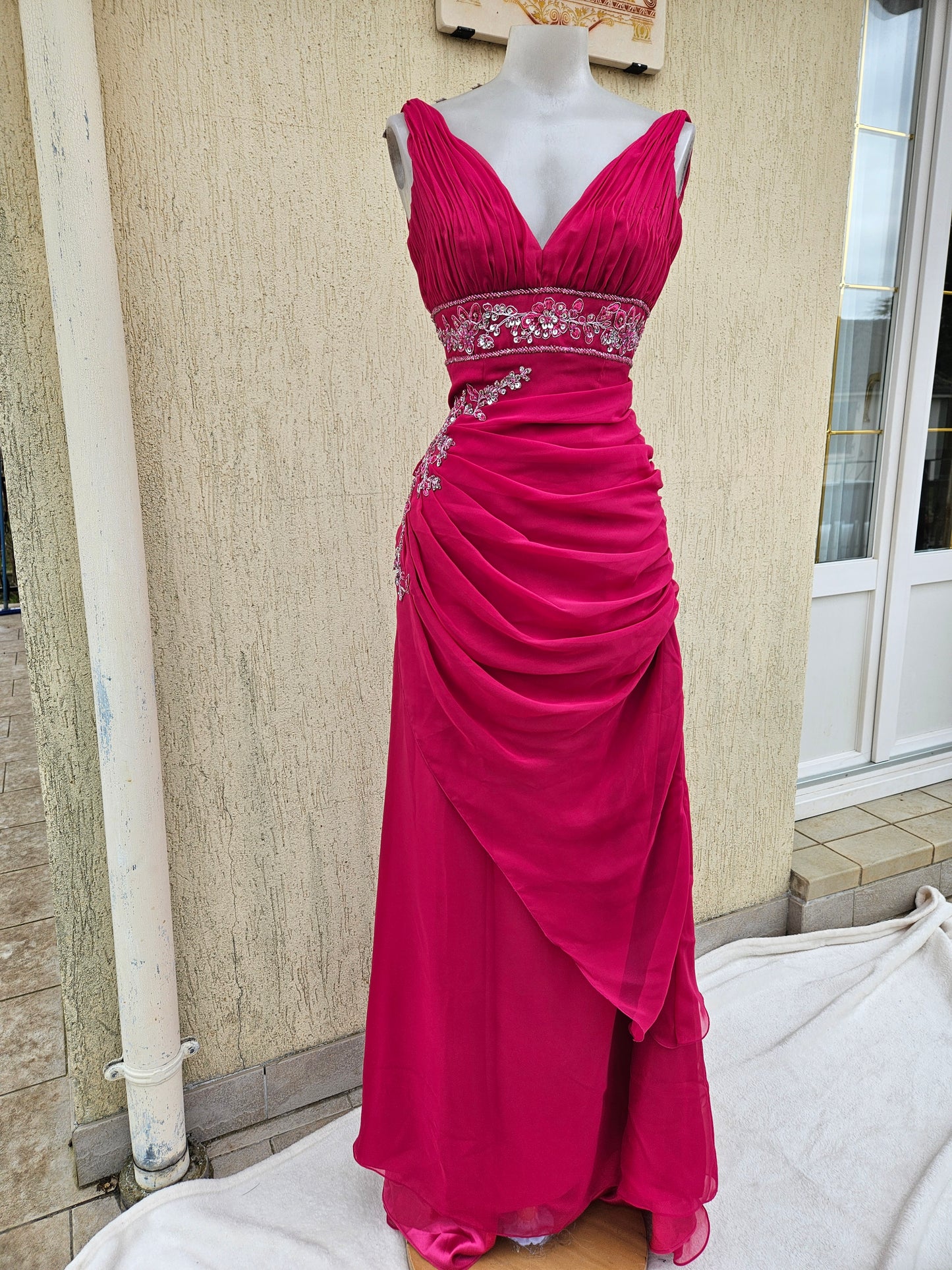 Longue robe brodée rose