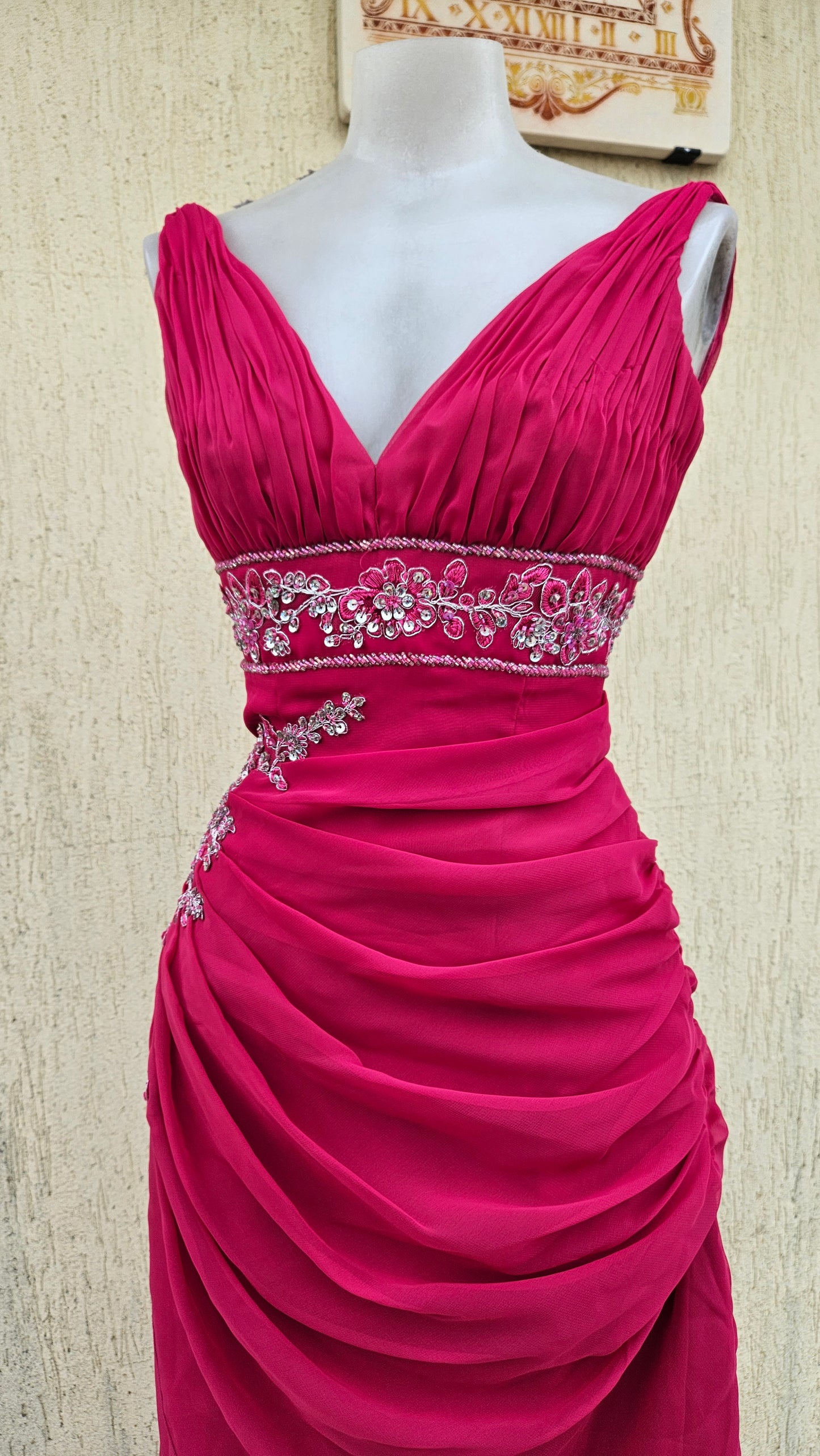 Longue robe brodée rose