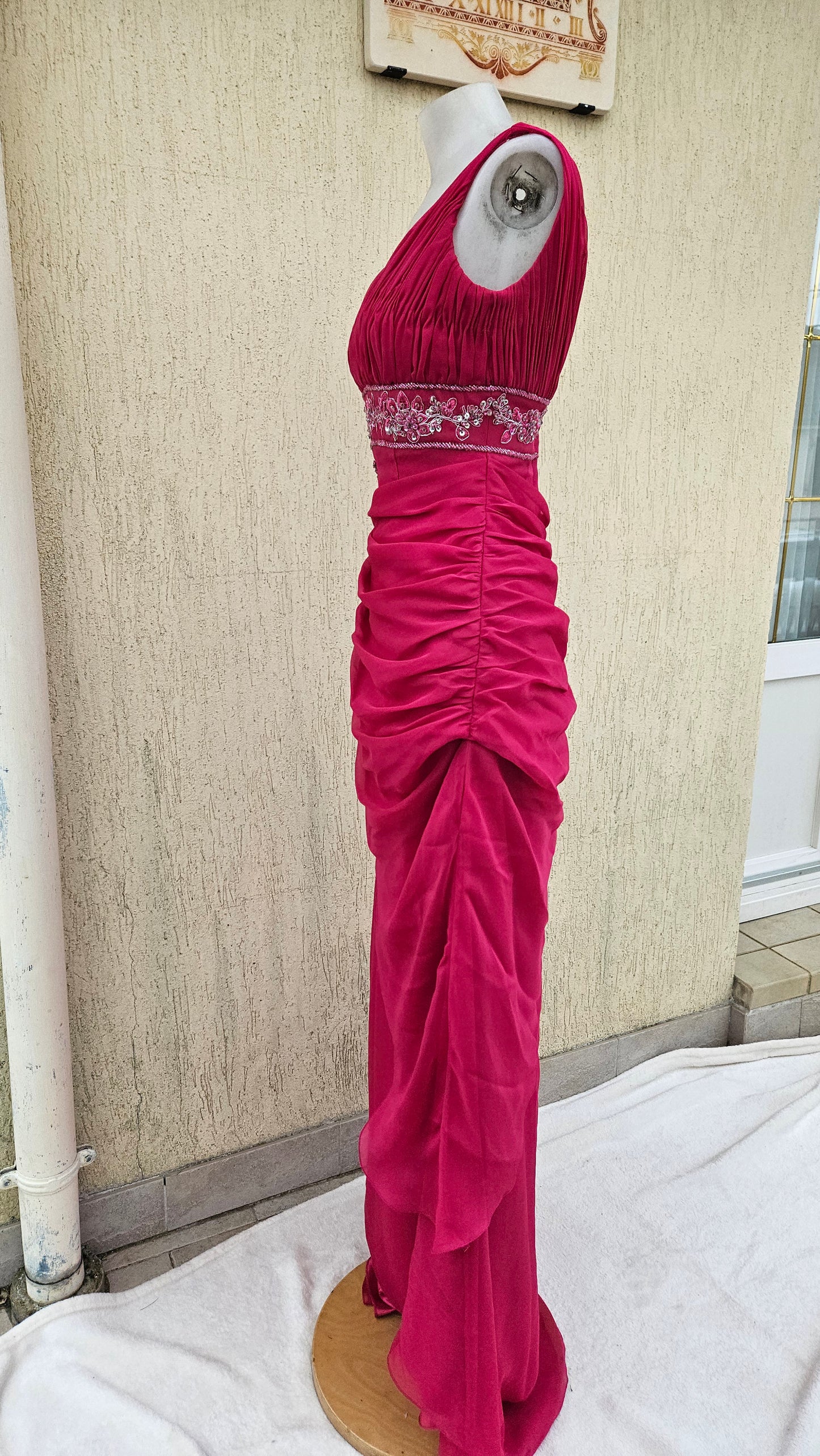 Longue robe brodée rose