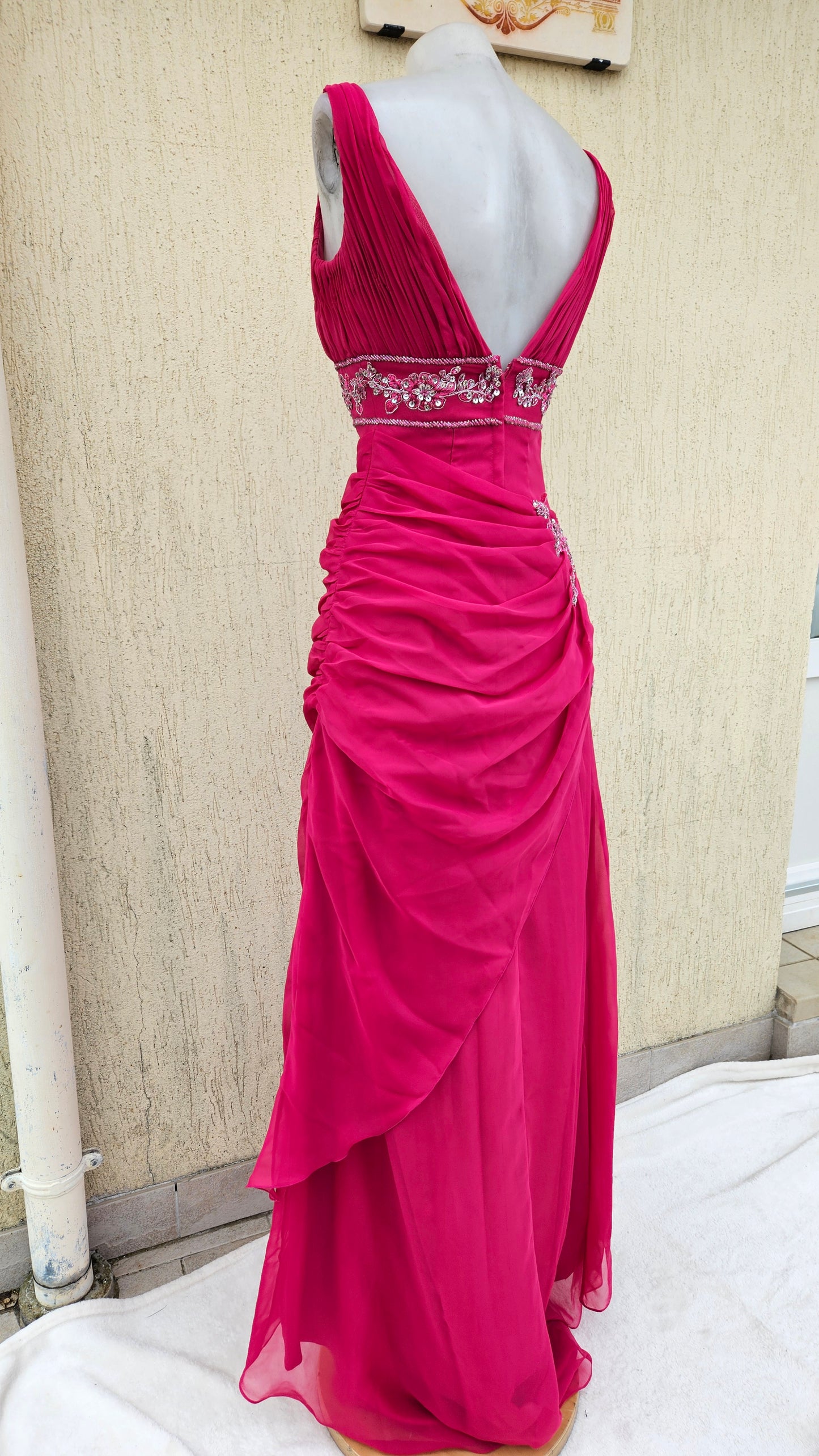 Longue robe brodée rose