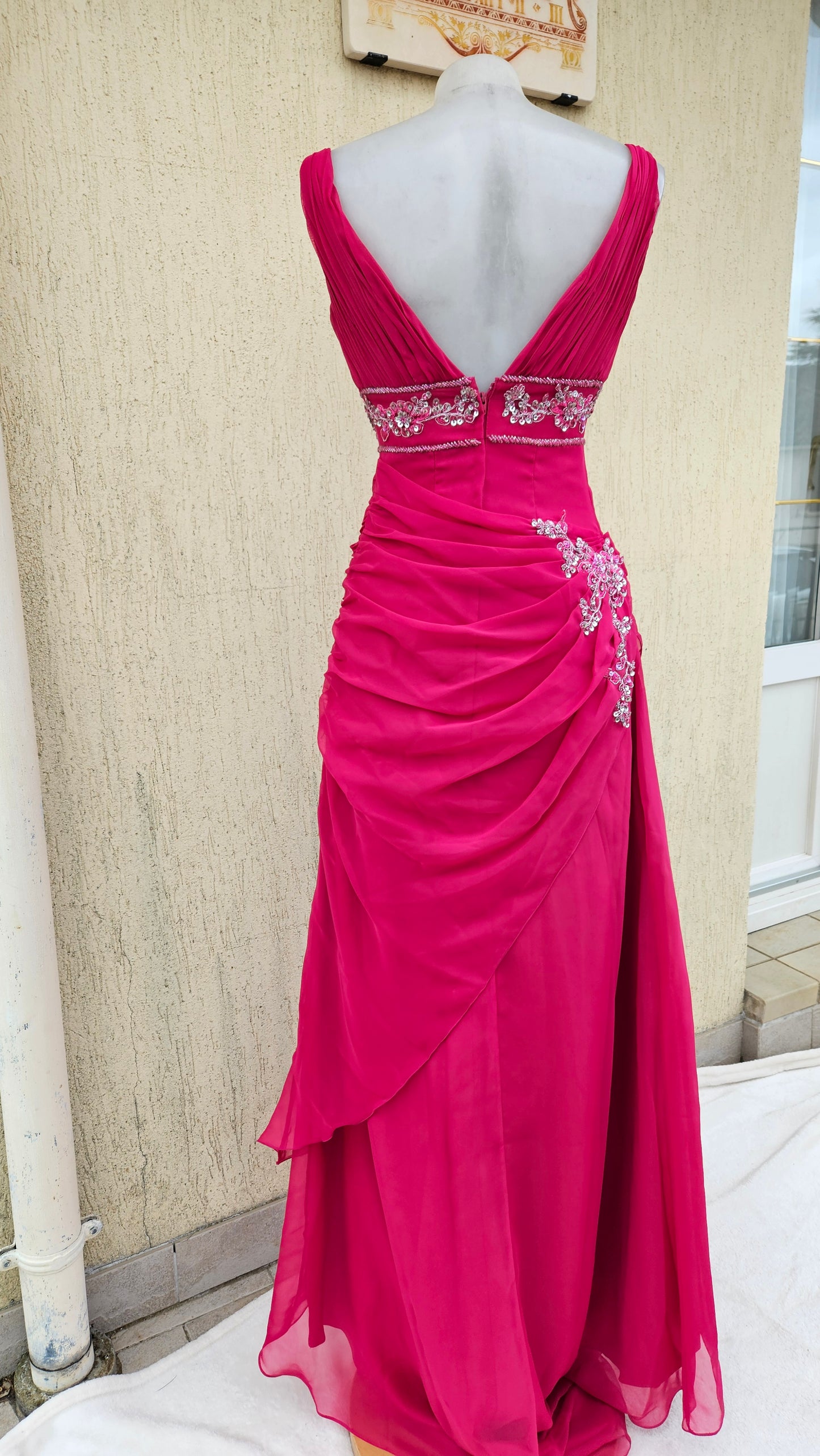 Longue robe brodée rose