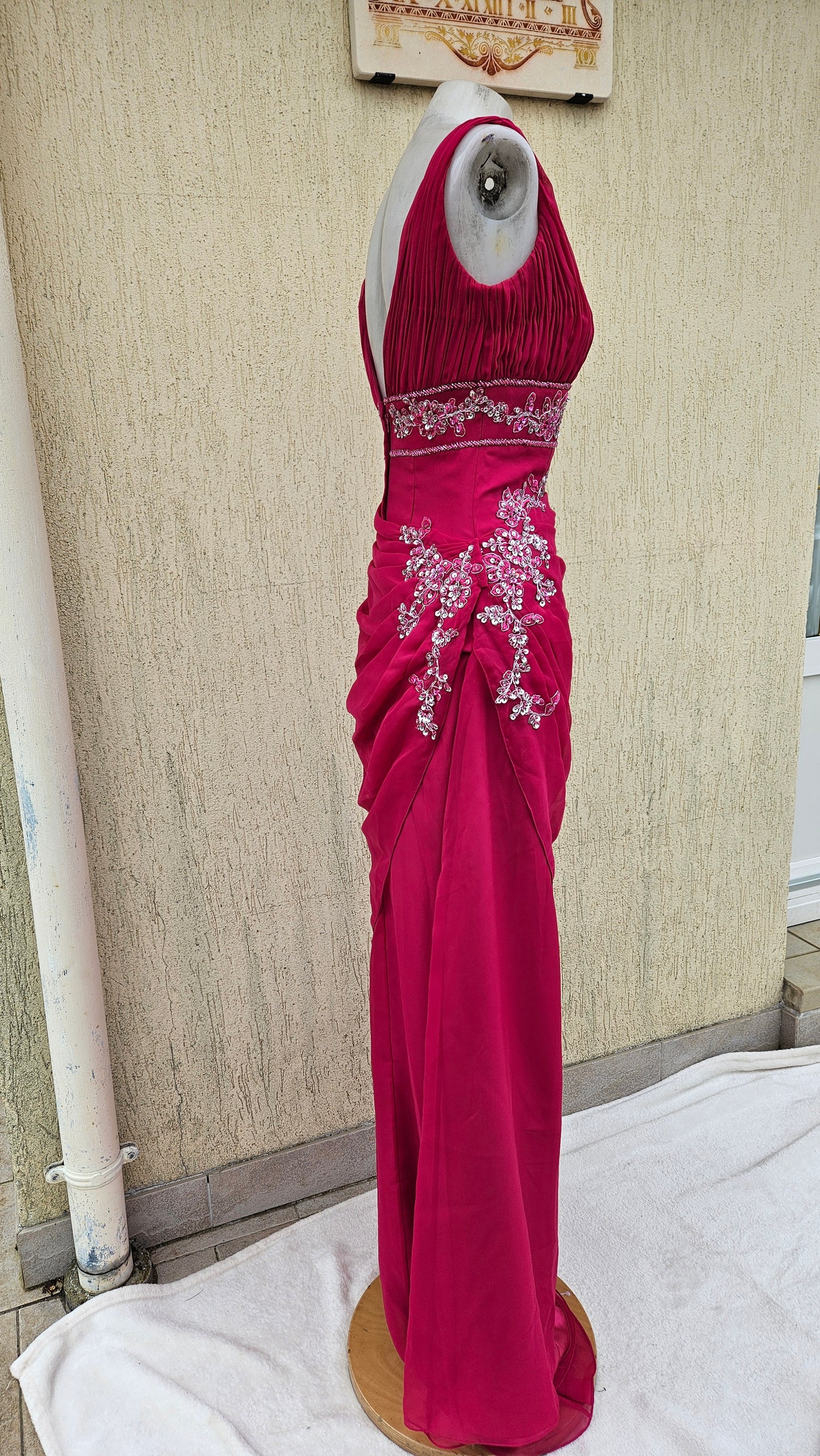 Longue robe brodée rose