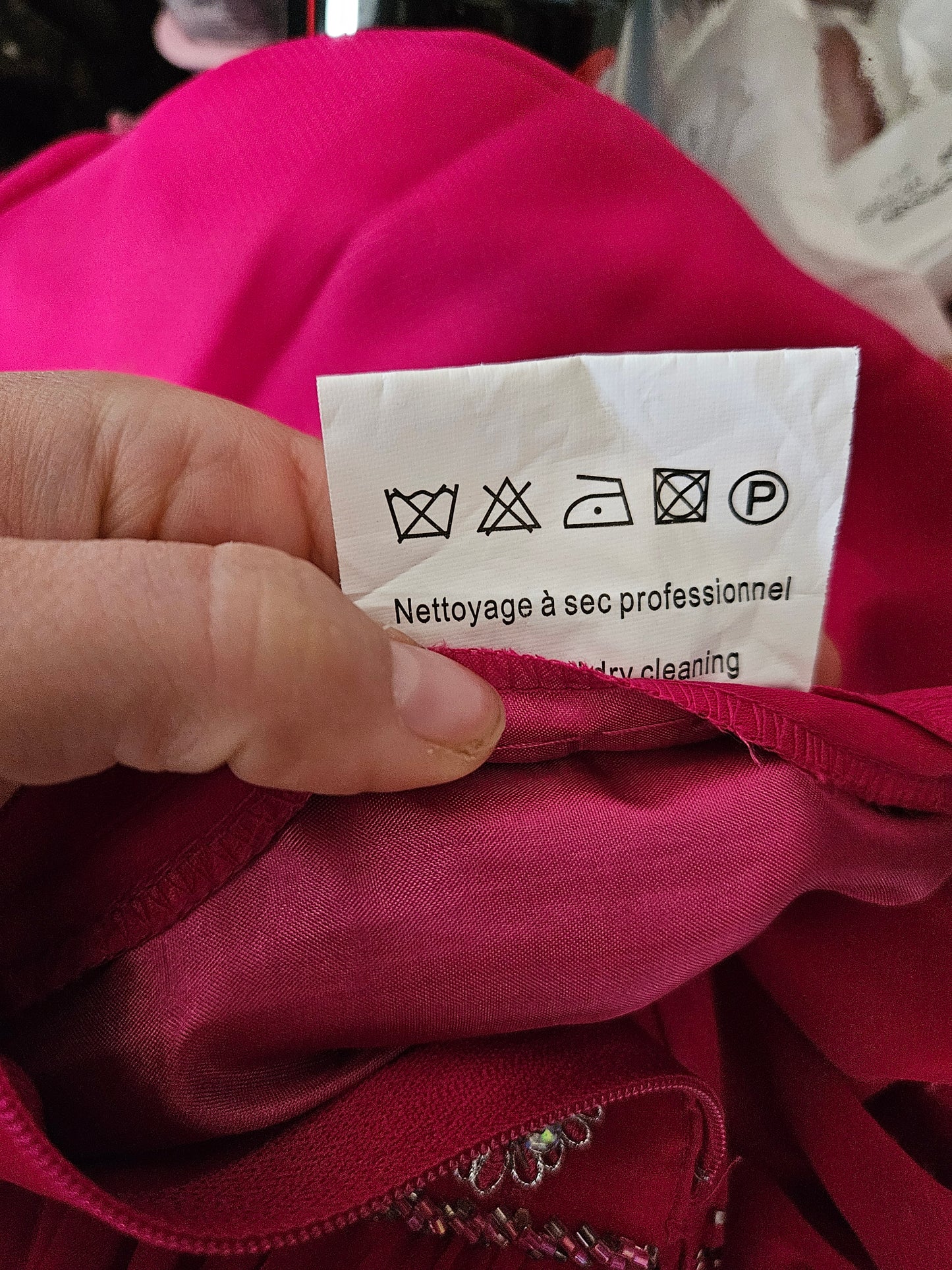 Longue robe brodée rose