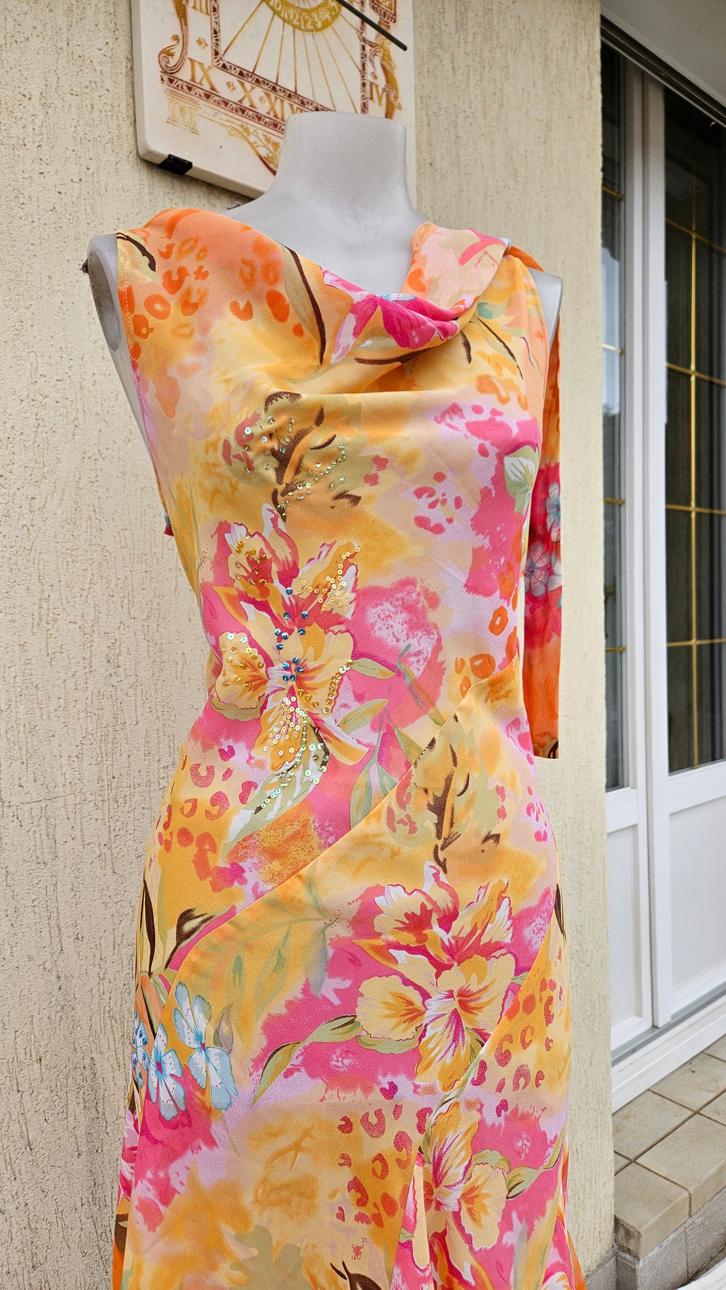 Robe asymétrique en voile tons roses et orange