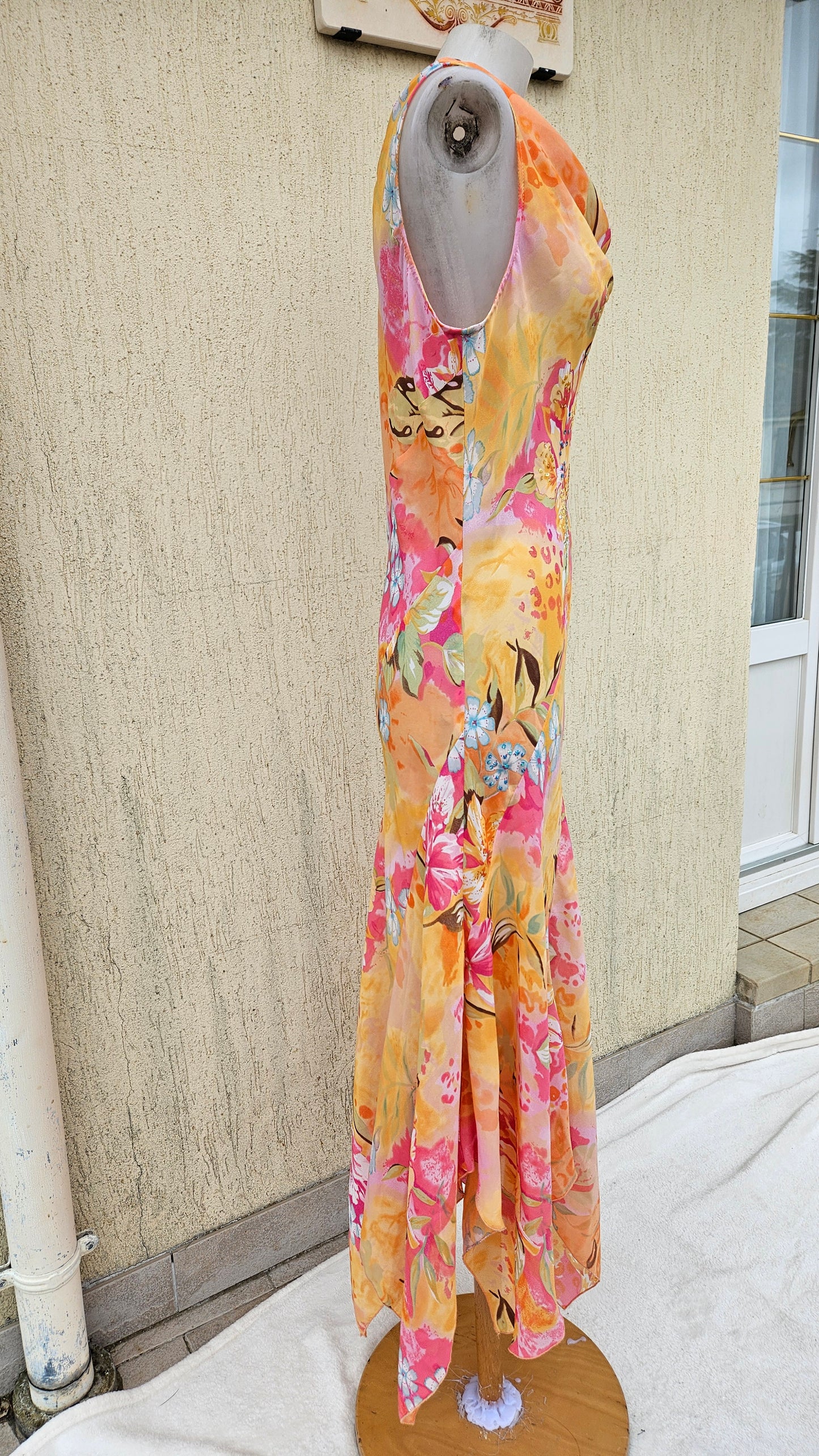 Robe asymétrique en voile tons roses et orange