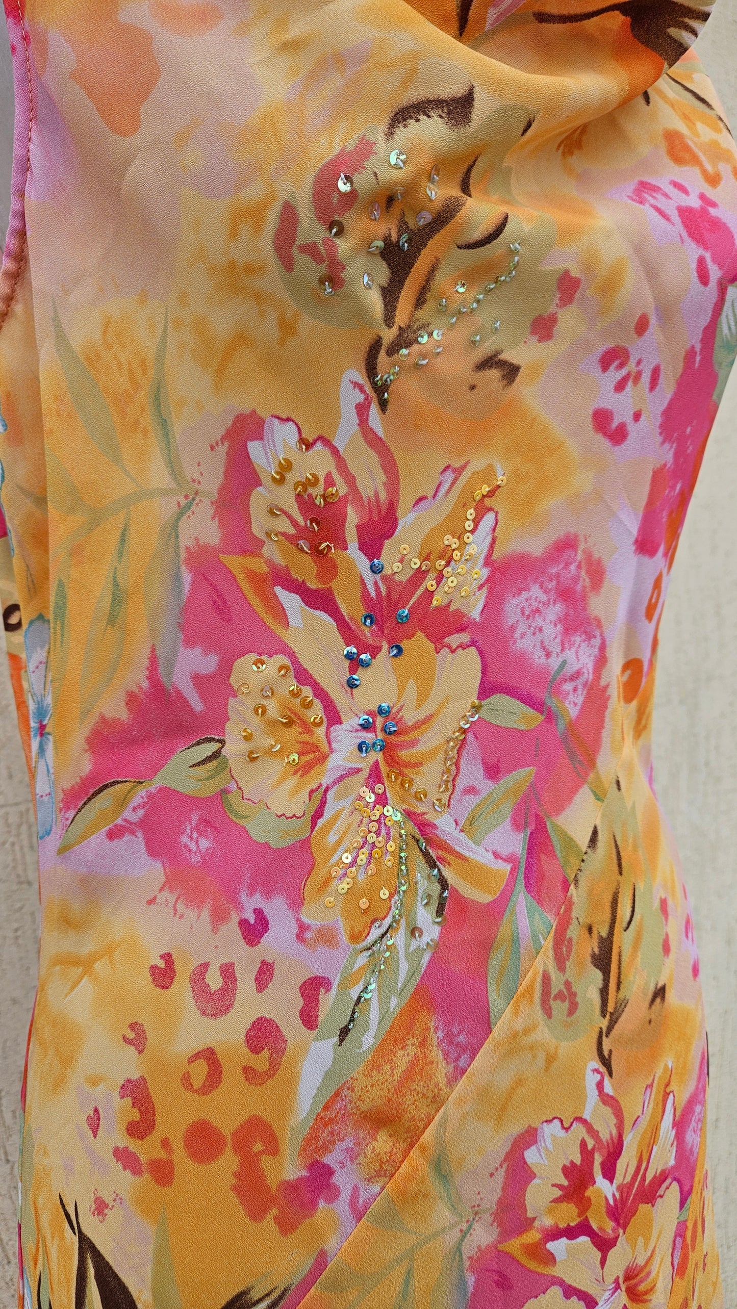 Robe asymétrique en voile tons roses et orange