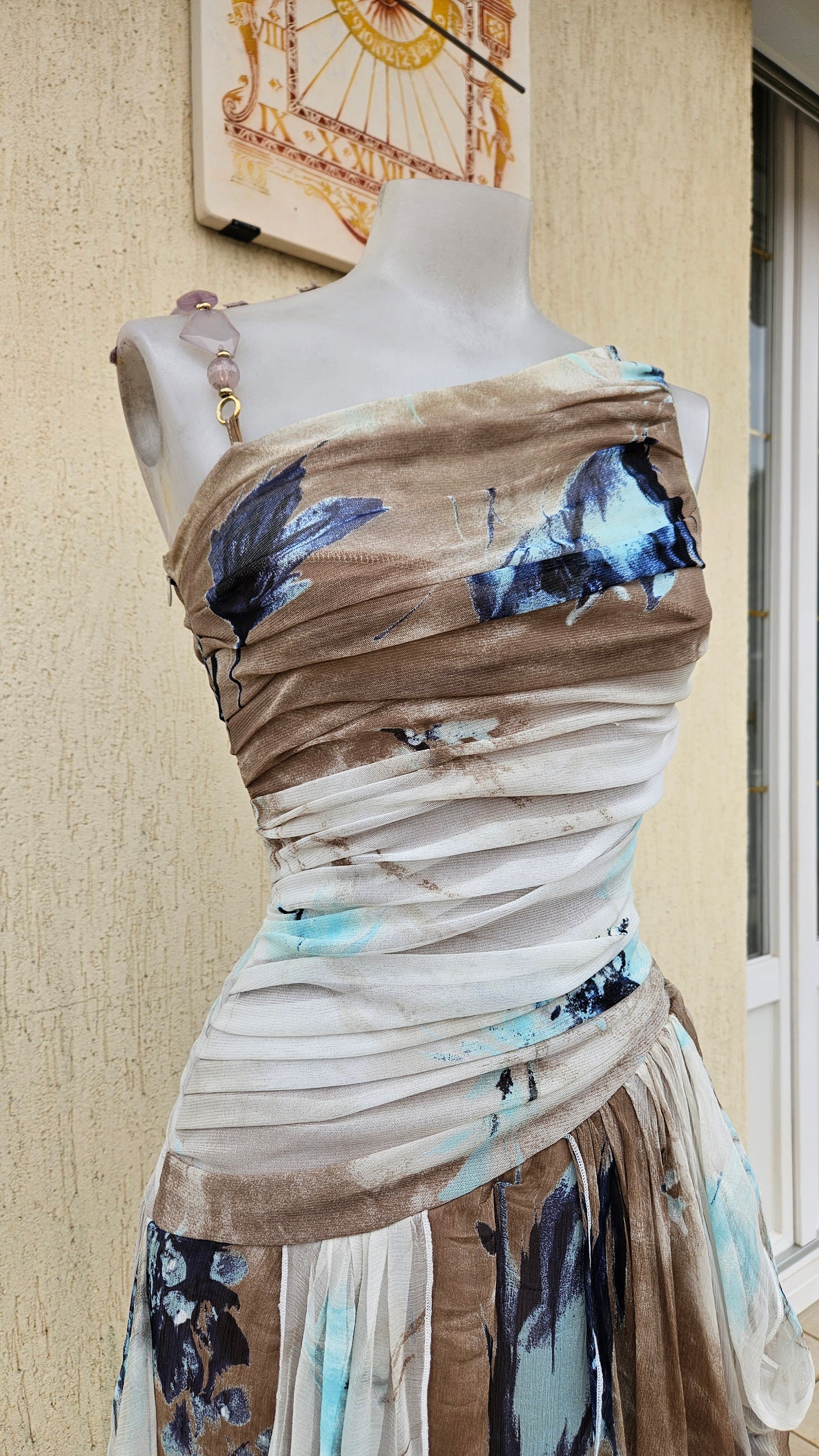 Robe asymétrique motif abstrait