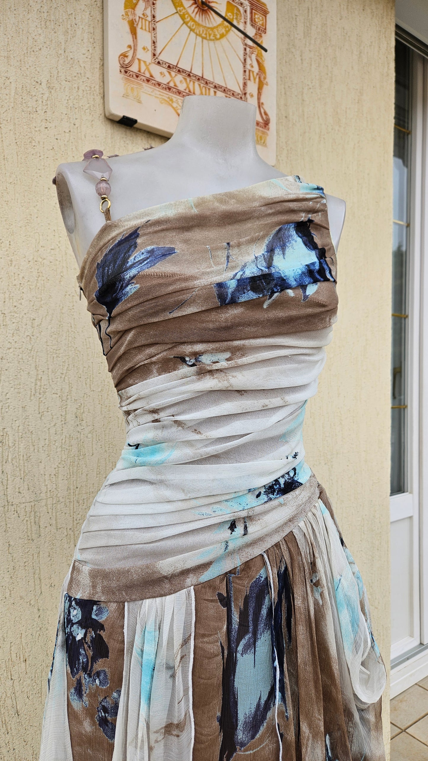 Robe asymétrique motif abstrait