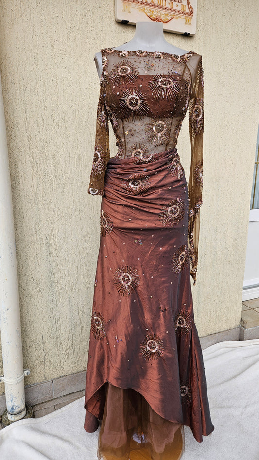 Robe de soirée manches longues et asymétriques