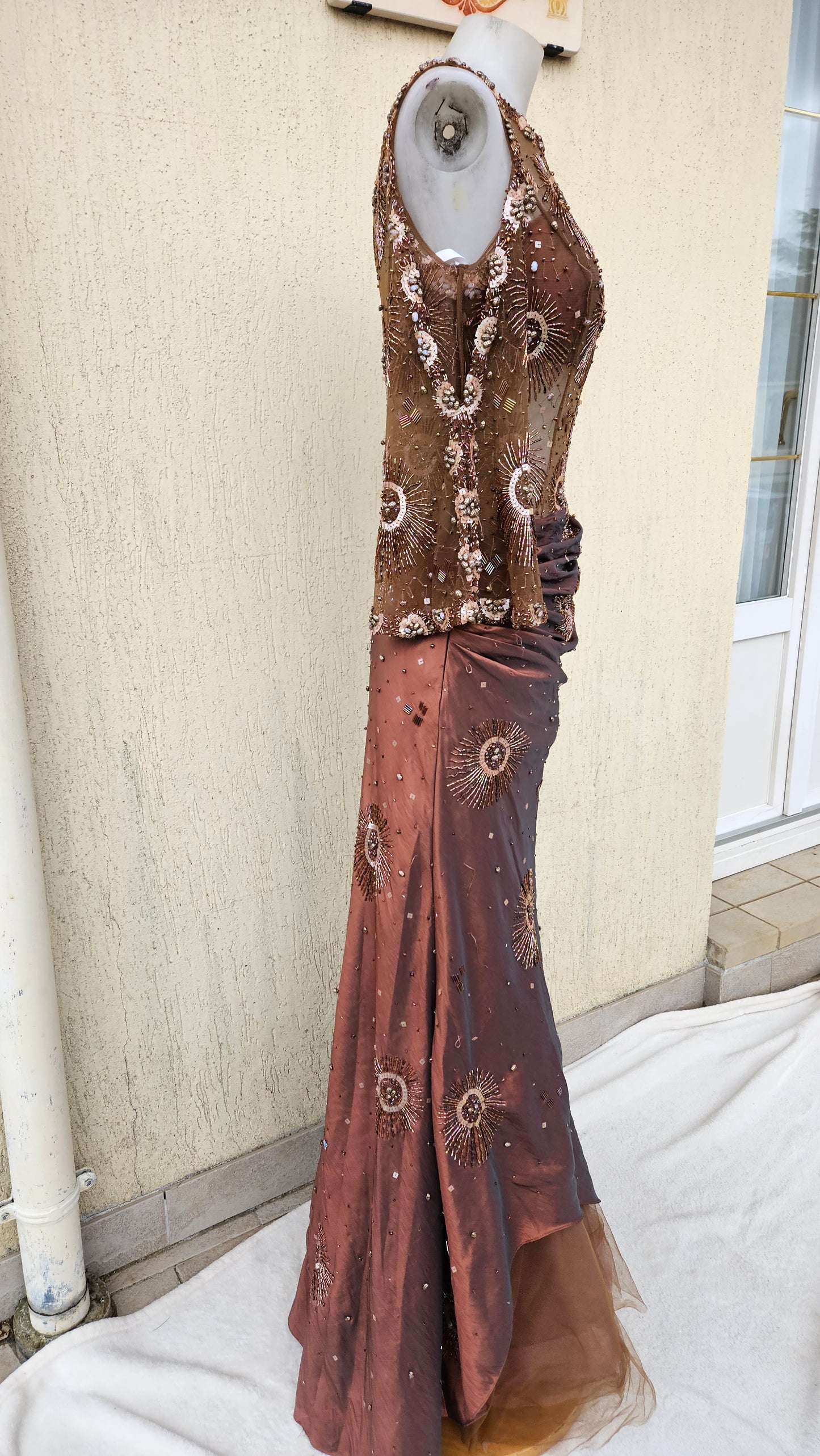 Robe de soirée manches longues et asymétriques