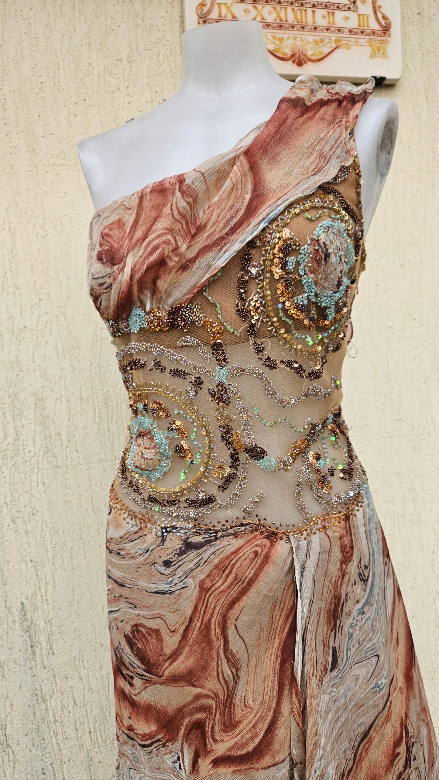 Maxi robe en soie brodée