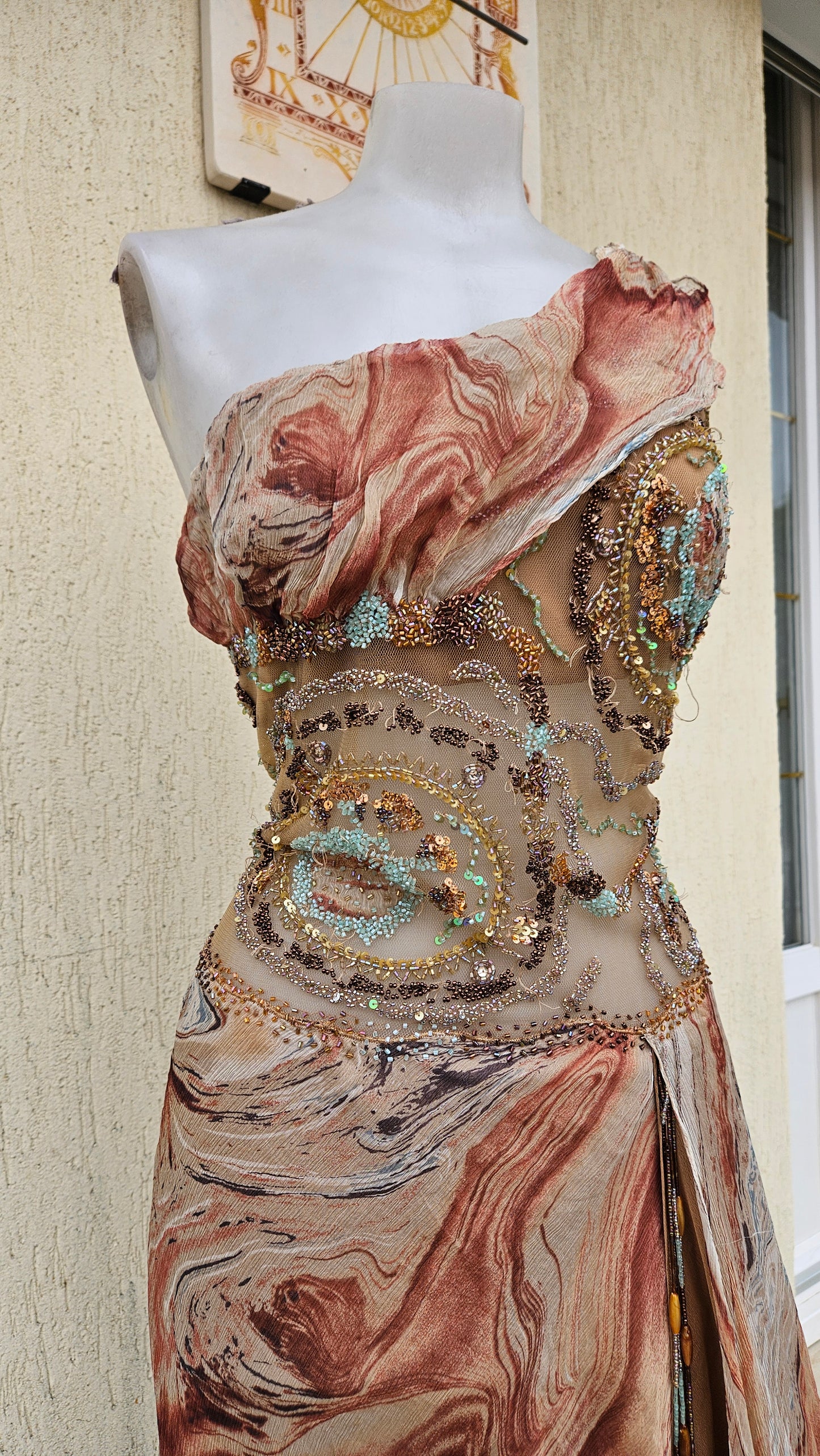 Maxi robe en soie brodée
