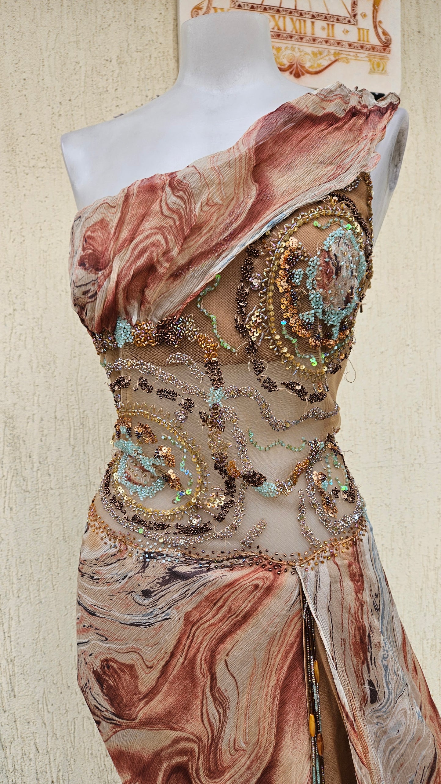 Maxi robe en soie brodée