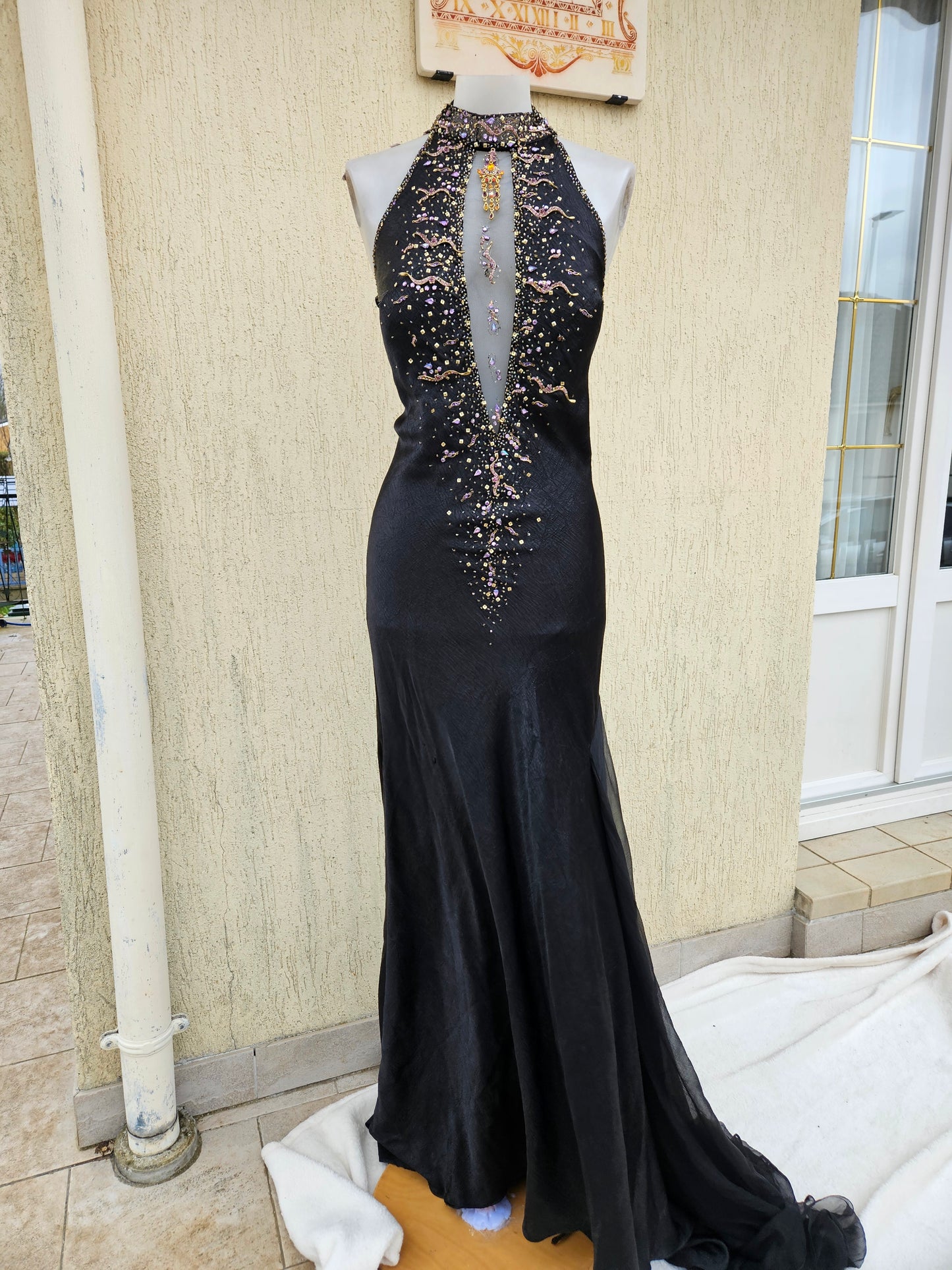 Vestido largo negro bordado