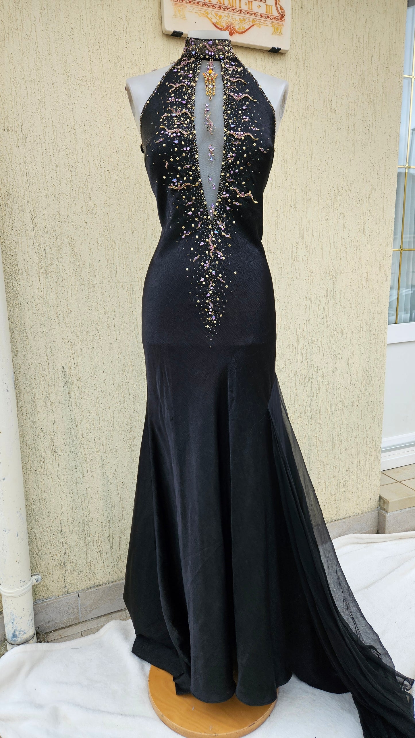 Vestido largo negro bordado