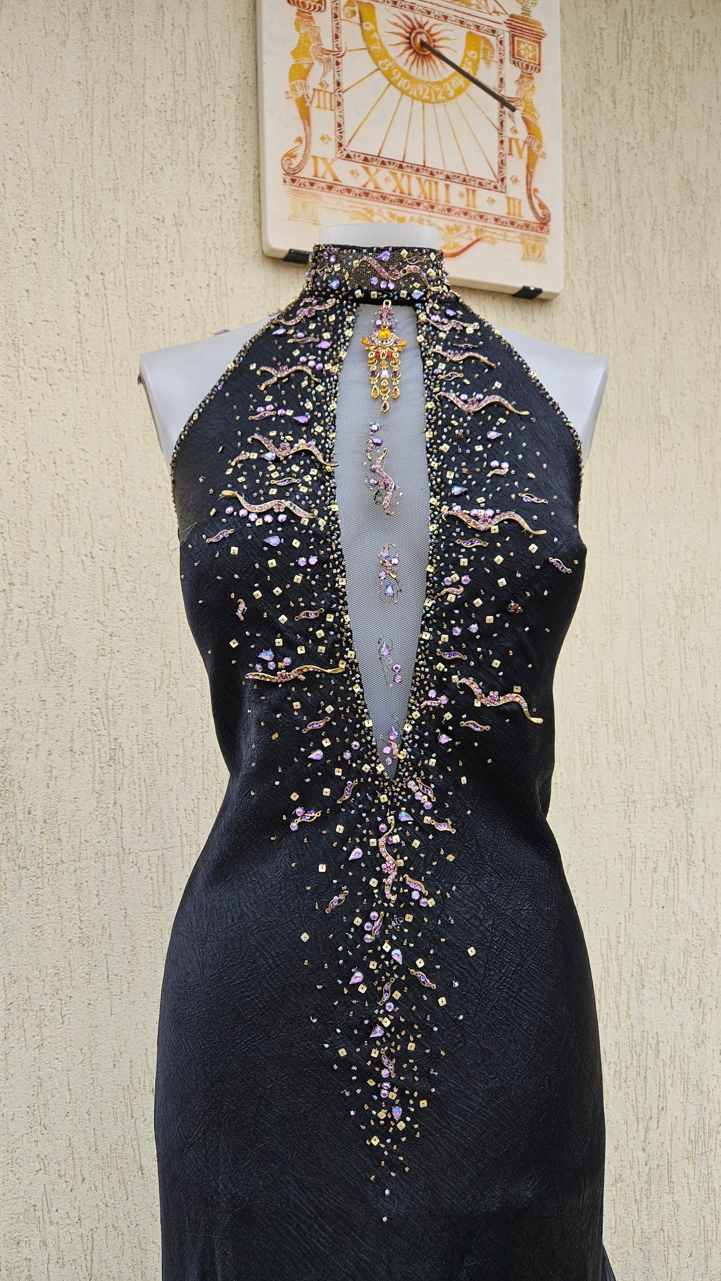 Vestido largo negro bordado