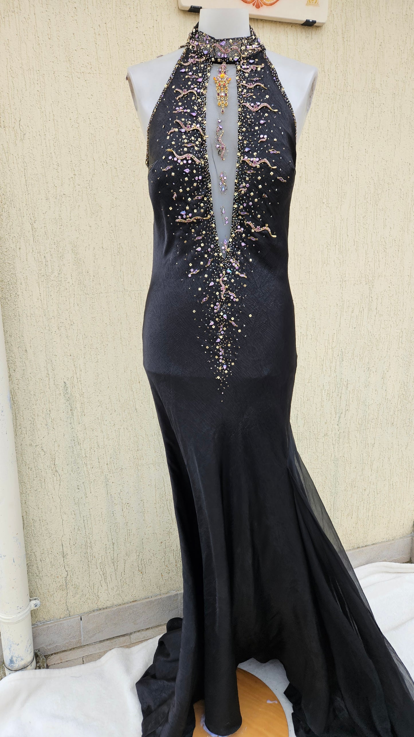 Vestido largo negro bordado