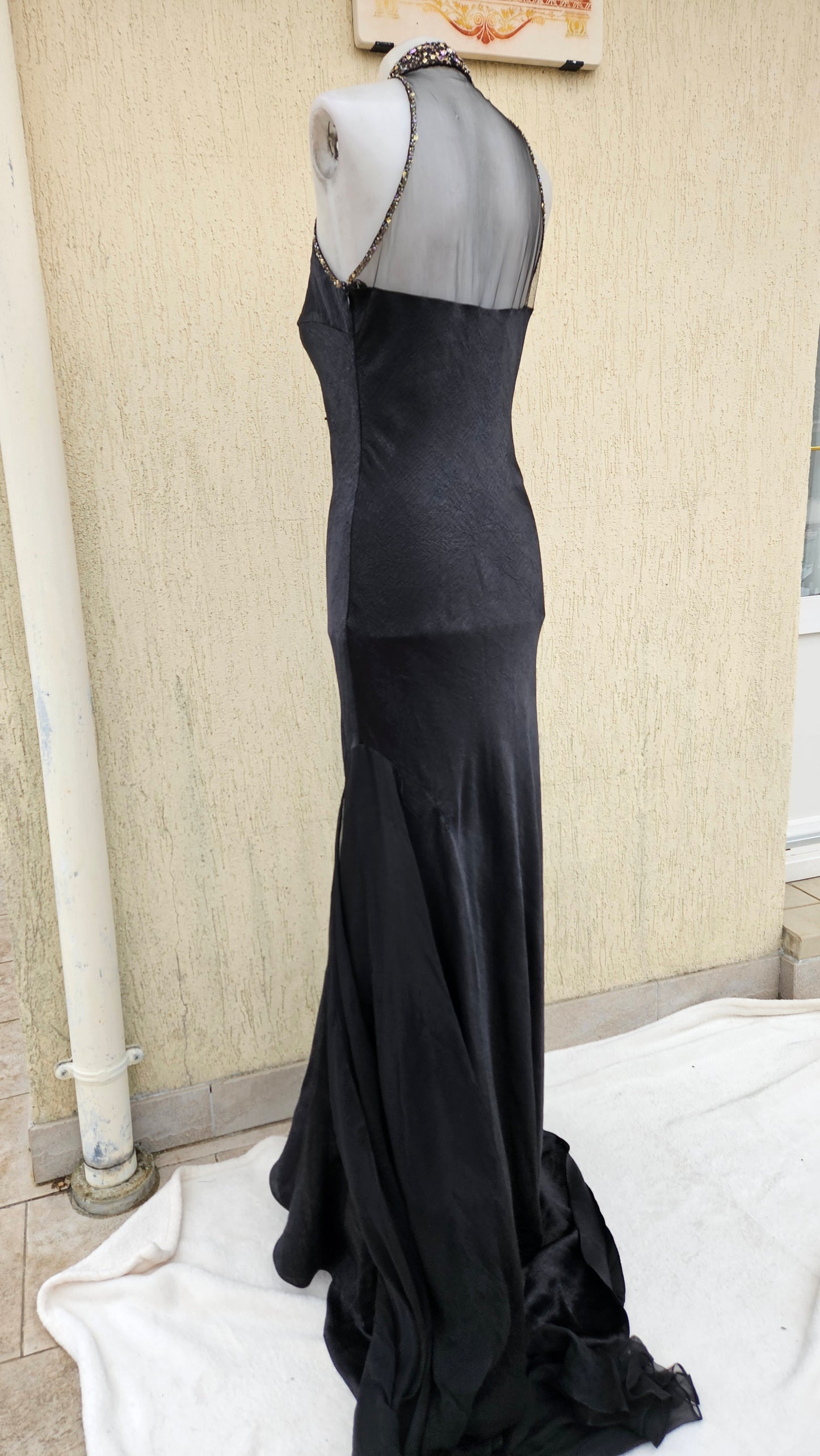 Vestido largo negro bordado