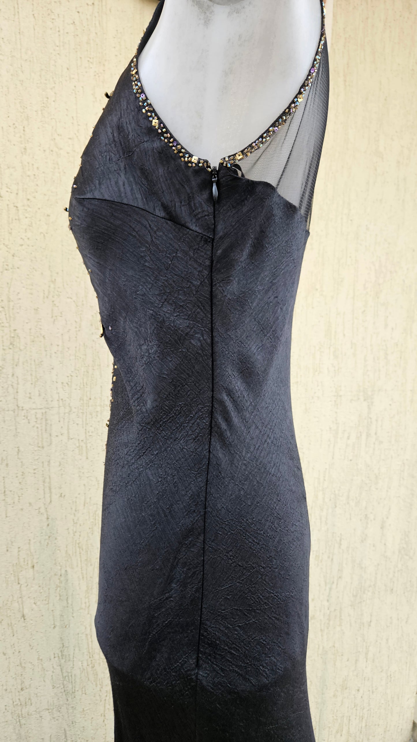 Vestido largo negro bordado