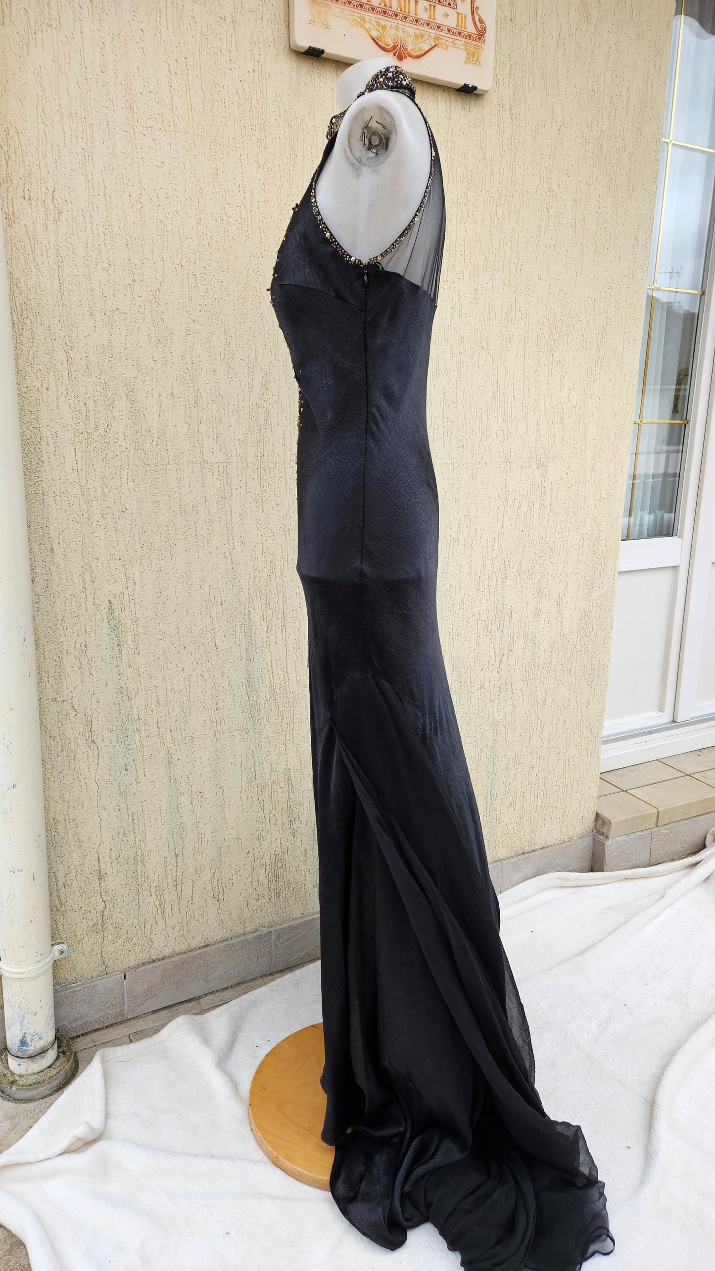 Vestido largo negro bordado