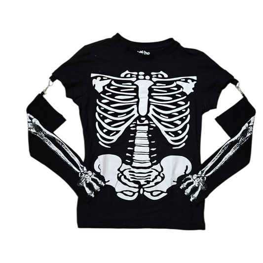Black skeleton graphic Y2K top with detachable sleeves, gothic cyber fairycore aesthetic tee with edgy whimsigoth Halloween vibe.