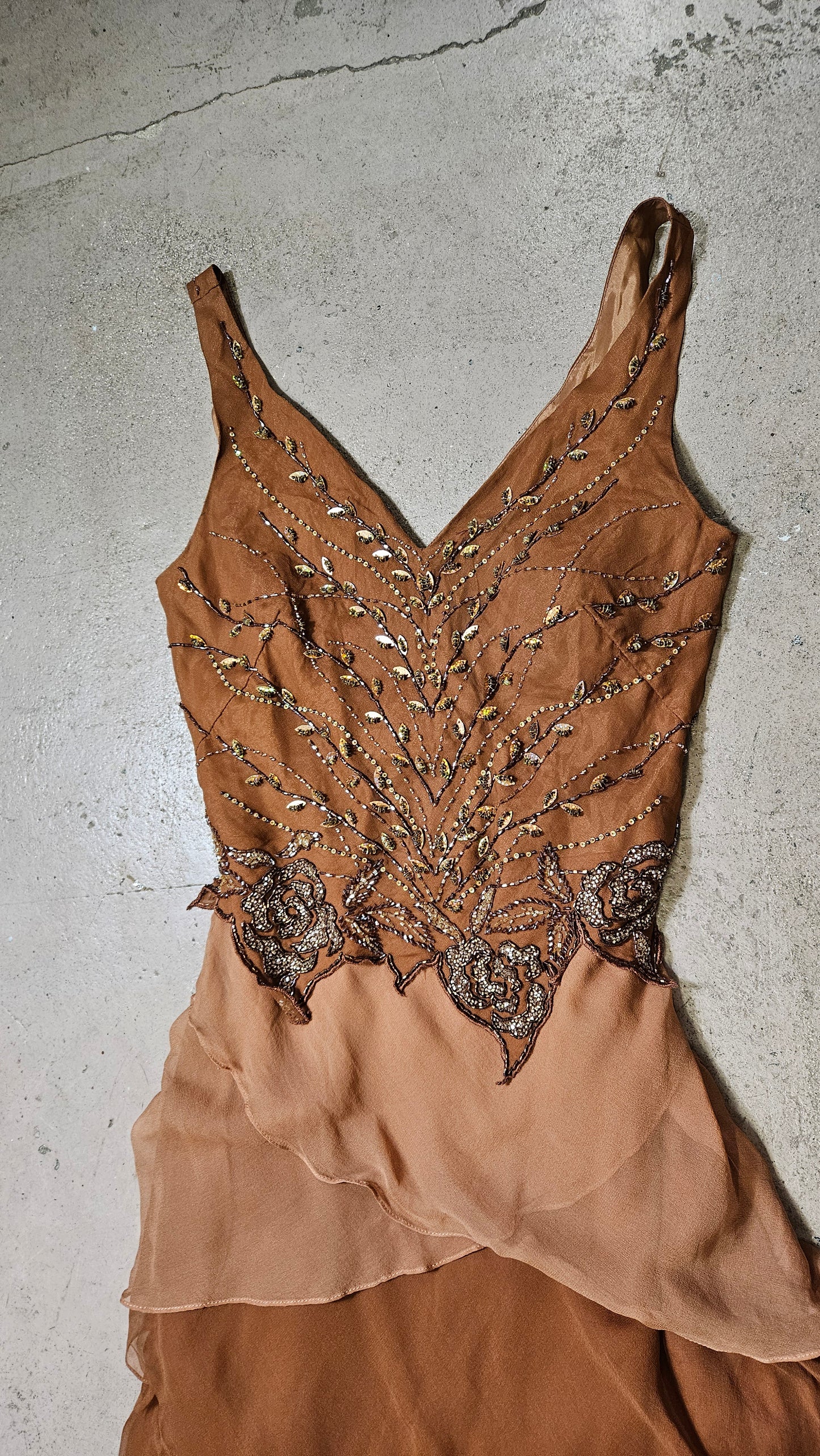 Robe en soie brodée