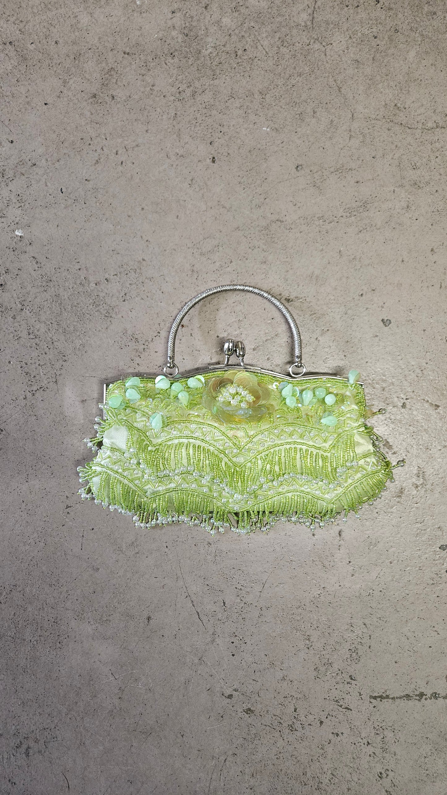 Petit sac vert brodé