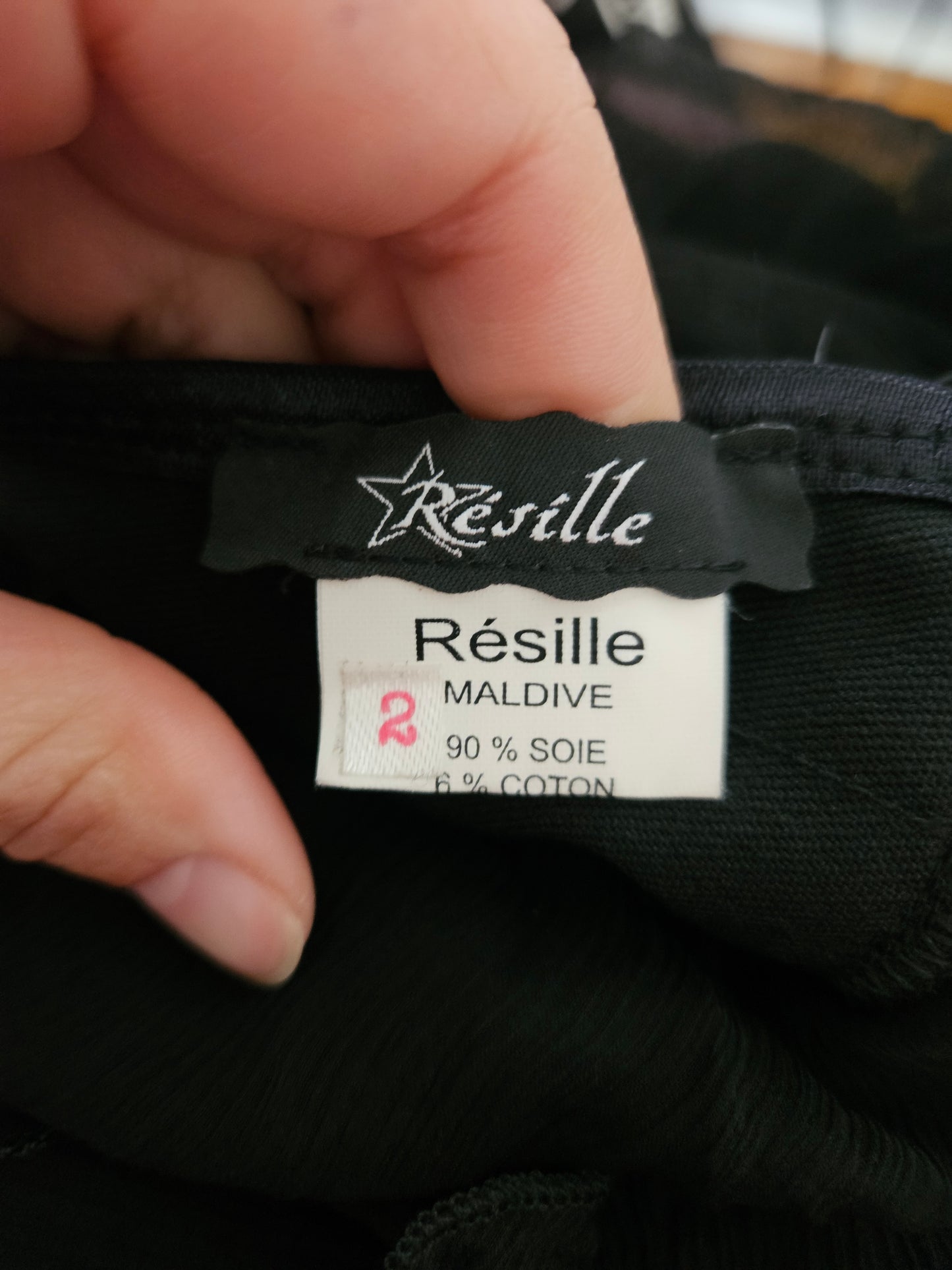 Haut dos nu en soie asymétrique