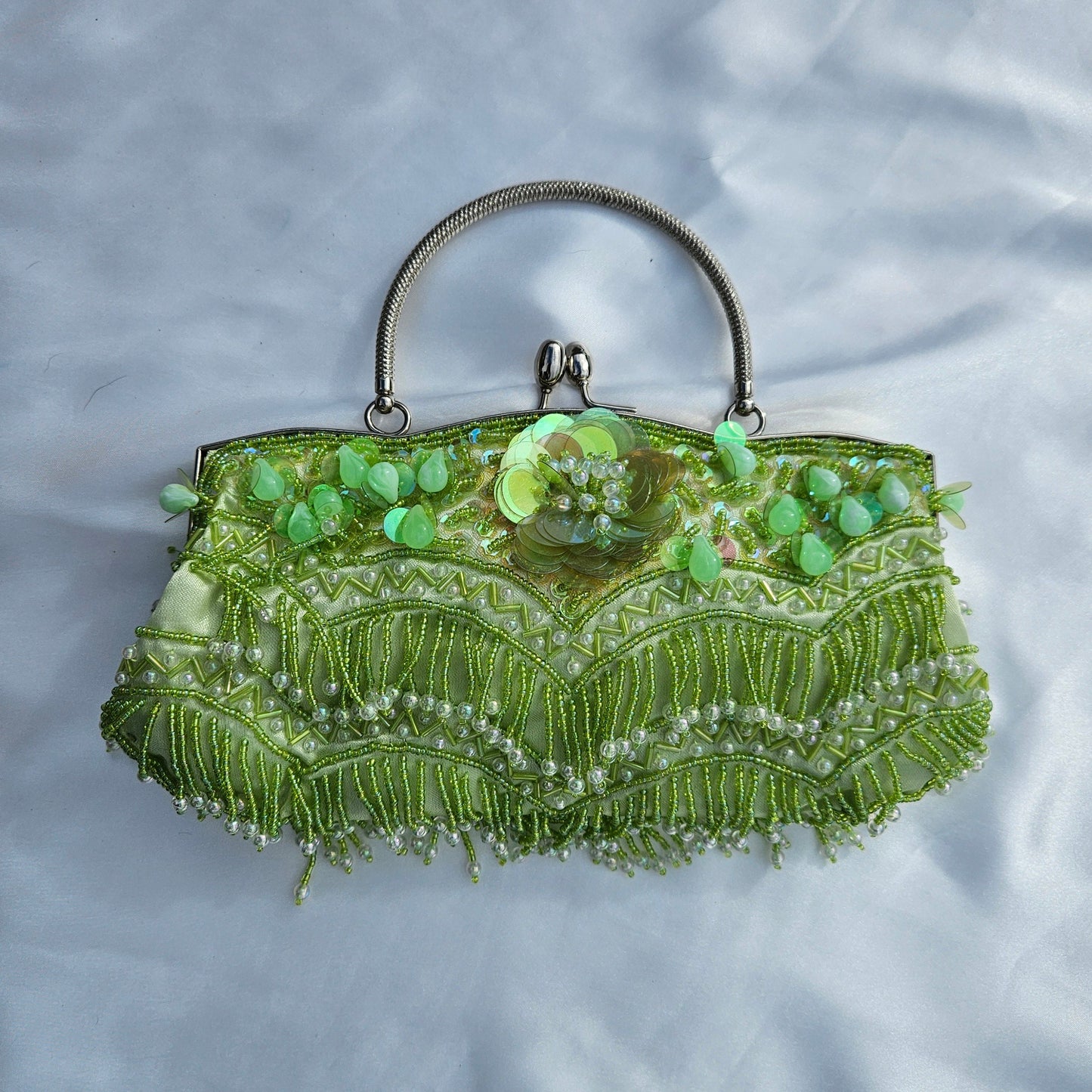 Petit sac vert brodé