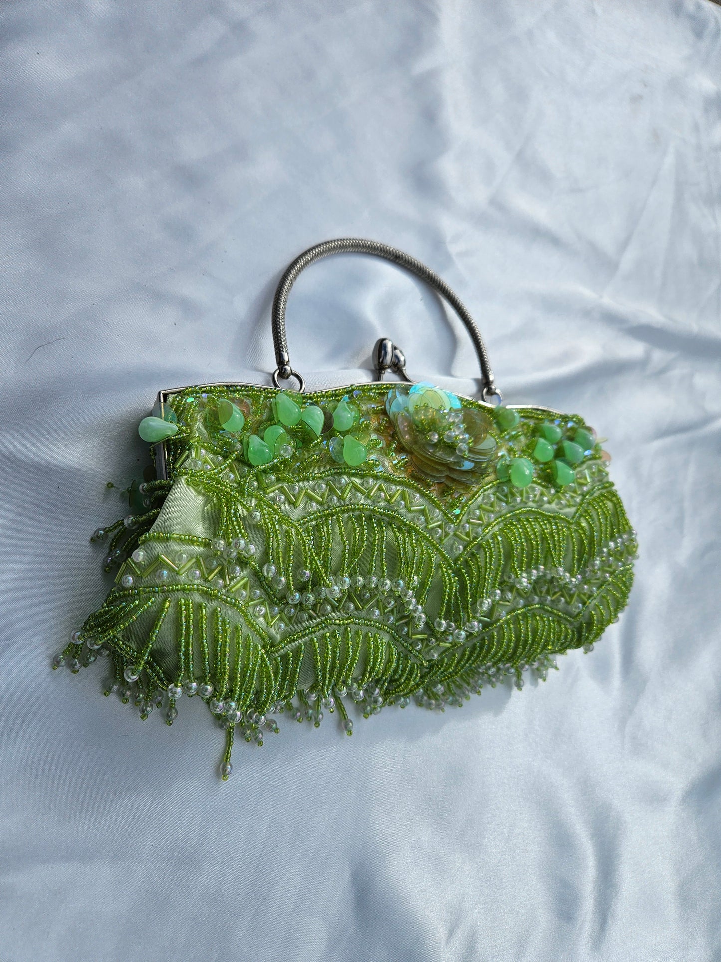 Petit sac vert brodé