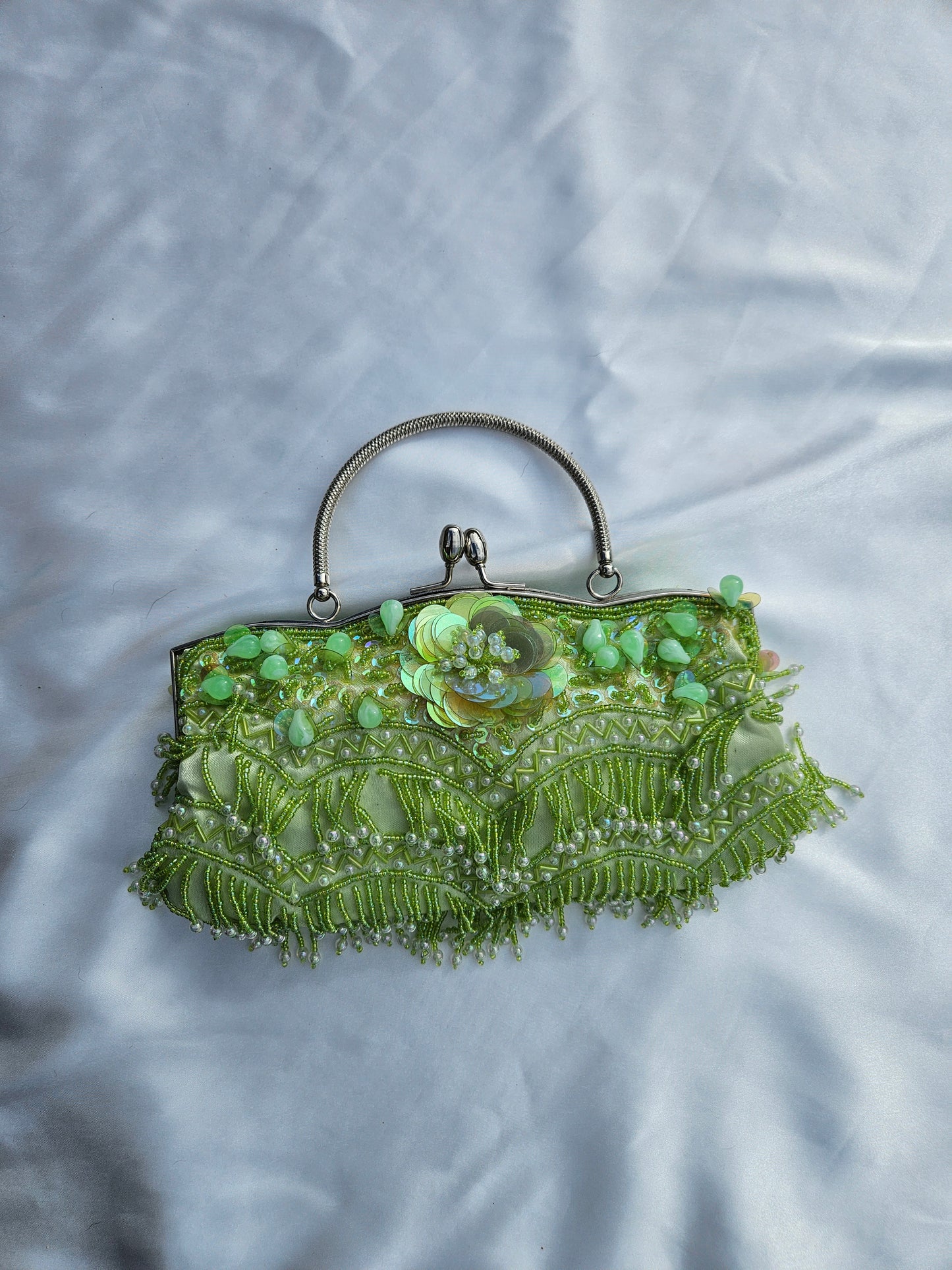 Petit sac vert brodé