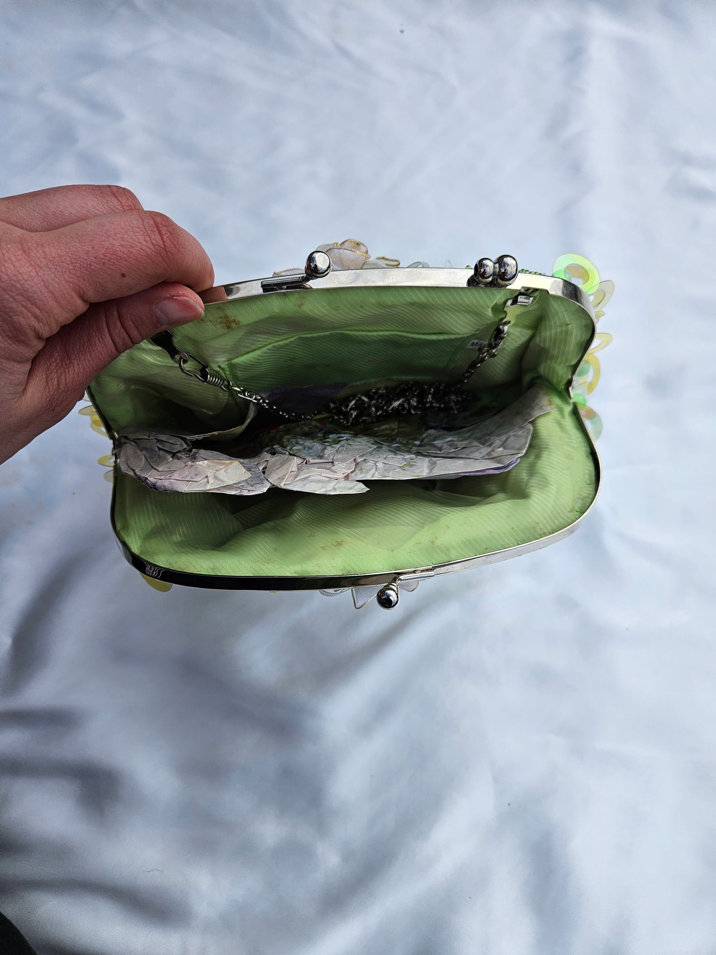 Petit sac vert brodé