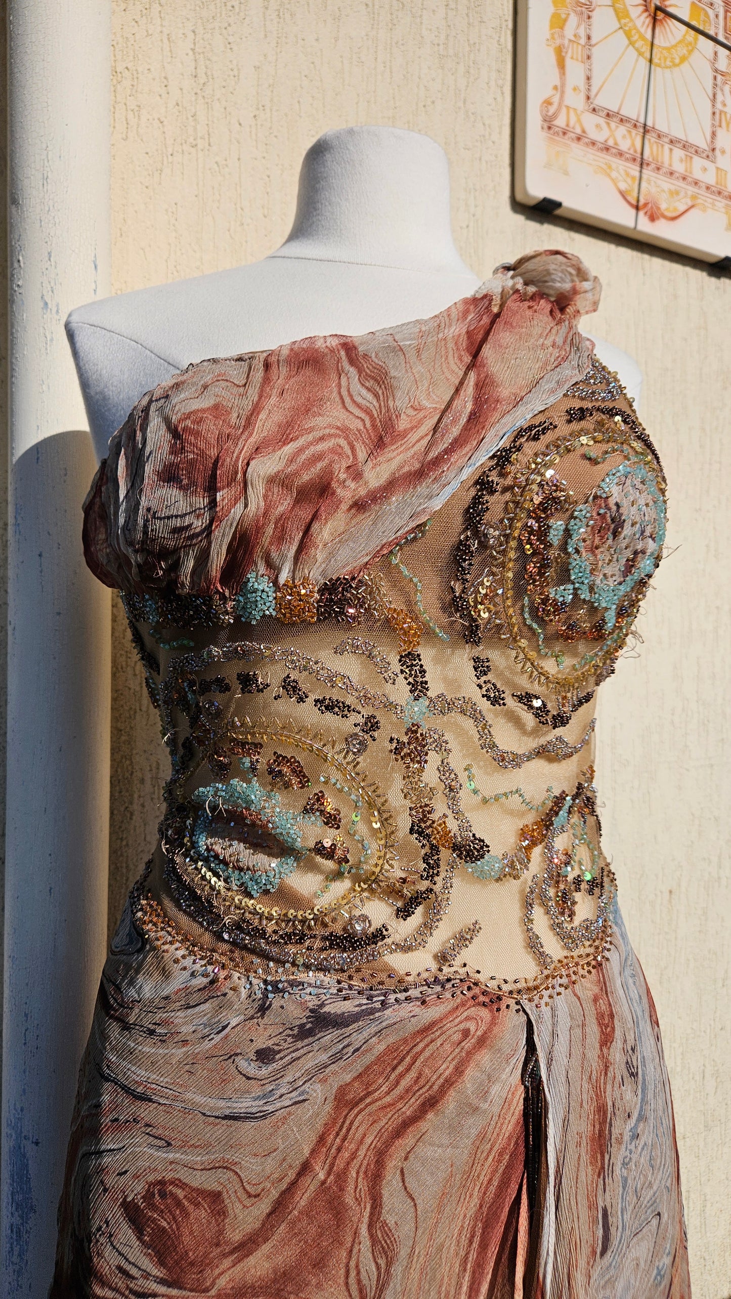 Maxi robe en soie brodée