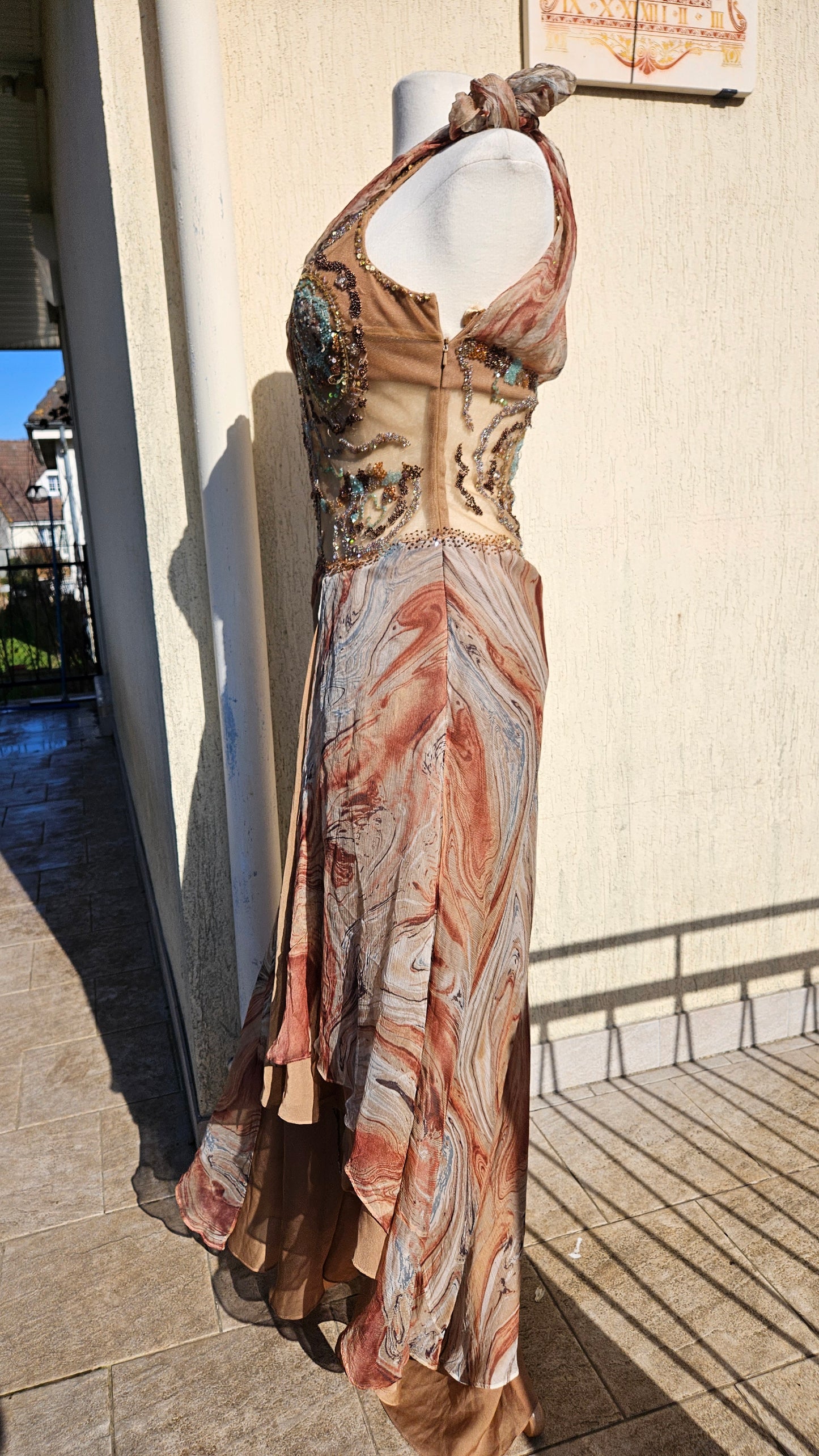 Maxi robe en soie brodée