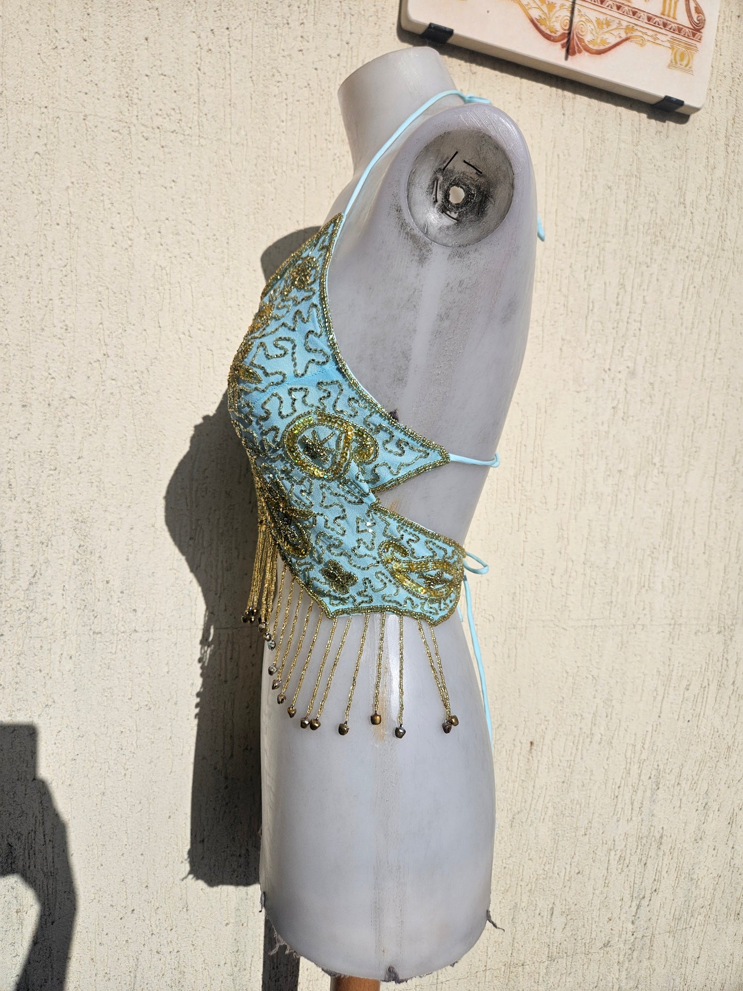 Haut dos nu papillon bleu et doré