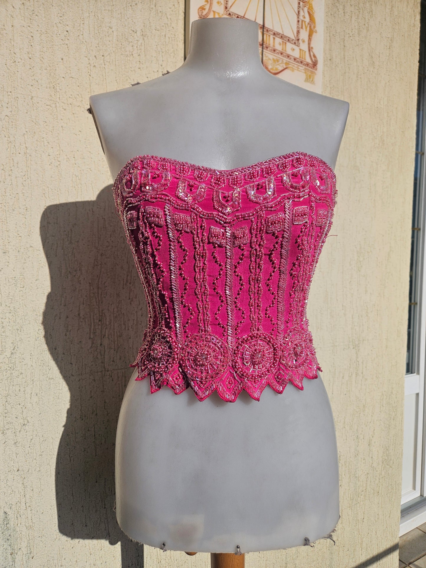 Corsé rosa bordado