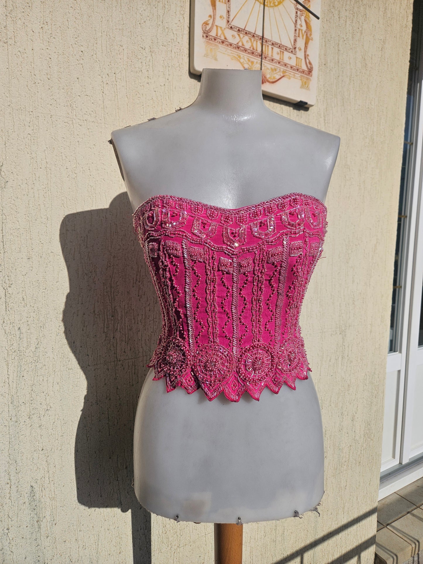 Corsé rosa bordado