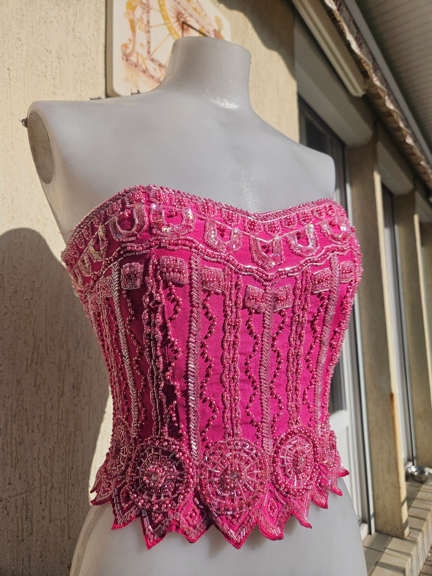 Corsé rosa bordado