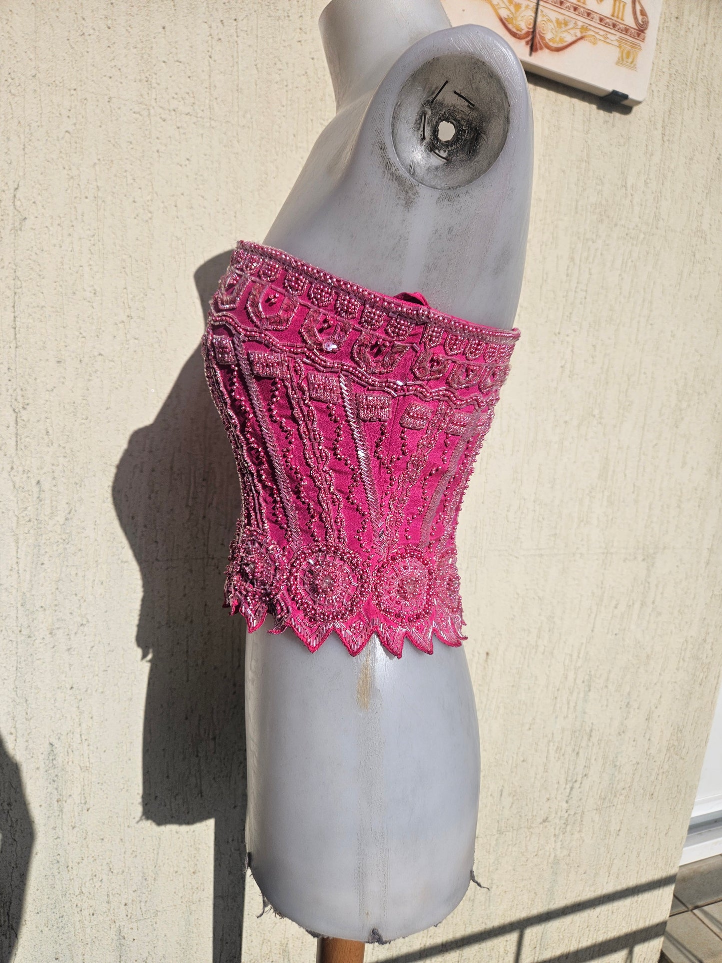Corsé rosa bordado
