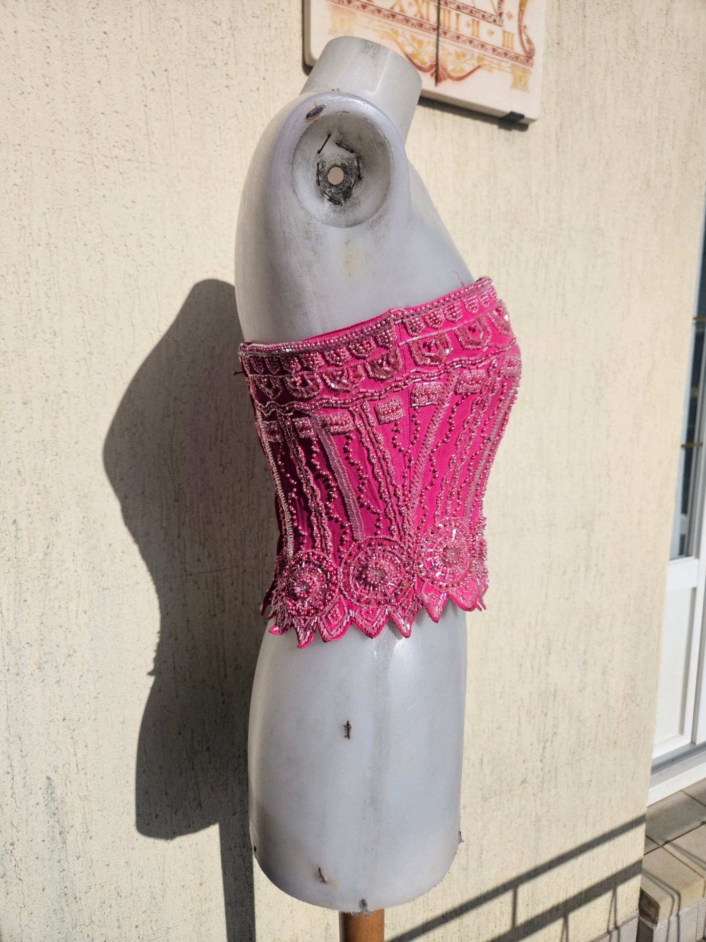 Corsé rosa bordado