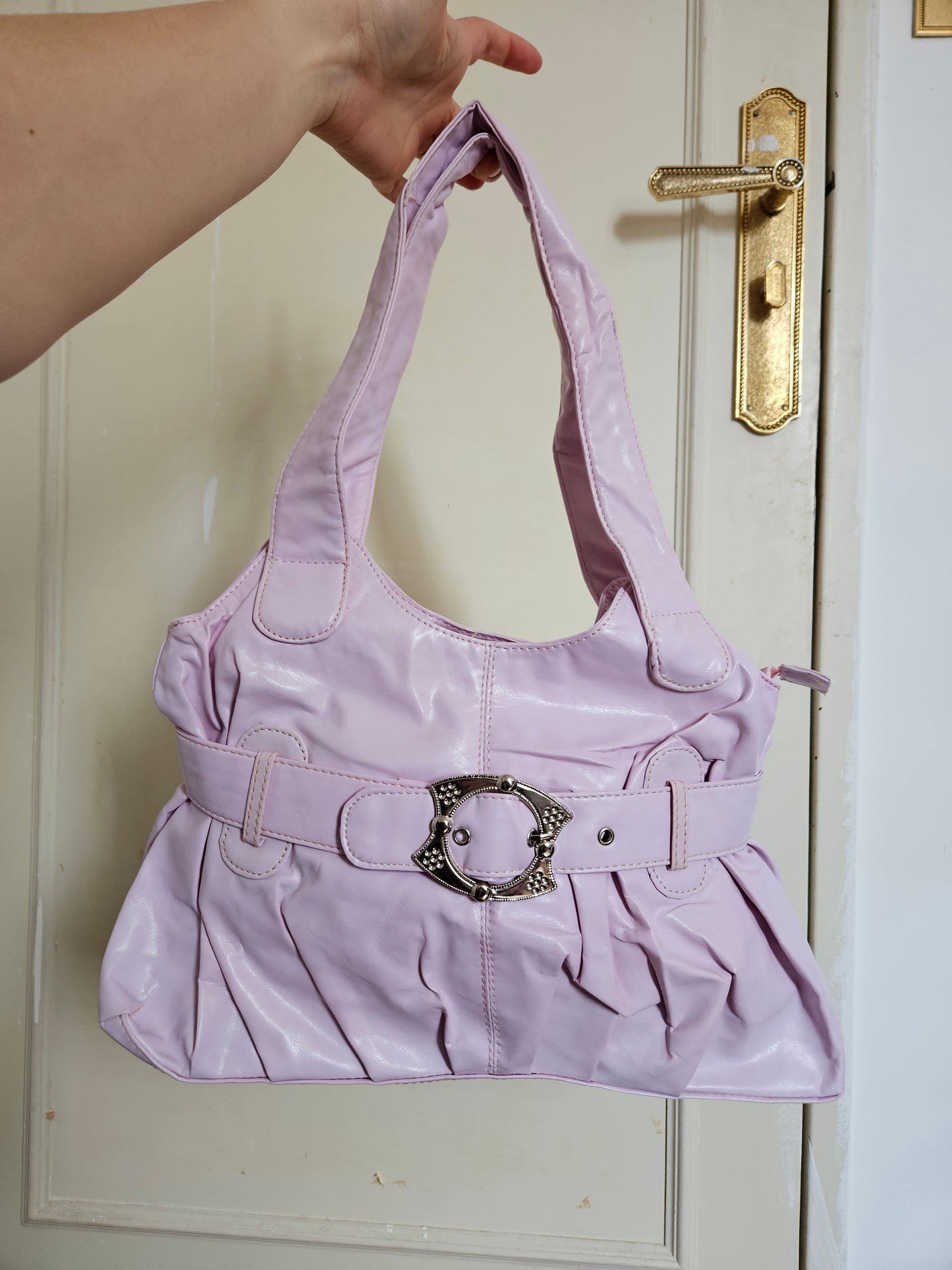 Sac en similicuir rose à boucle