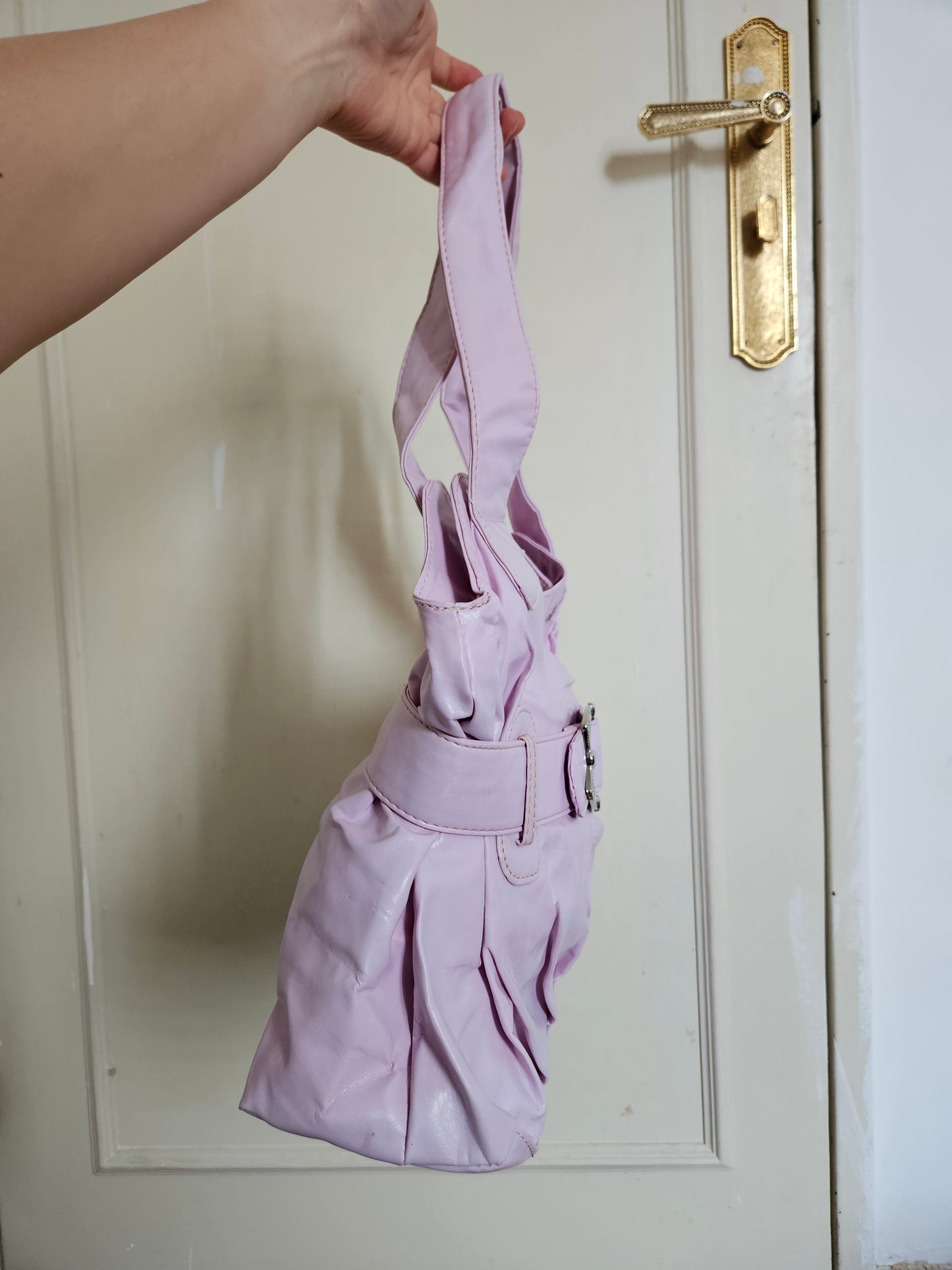 Sac en similicuir rose à boucle