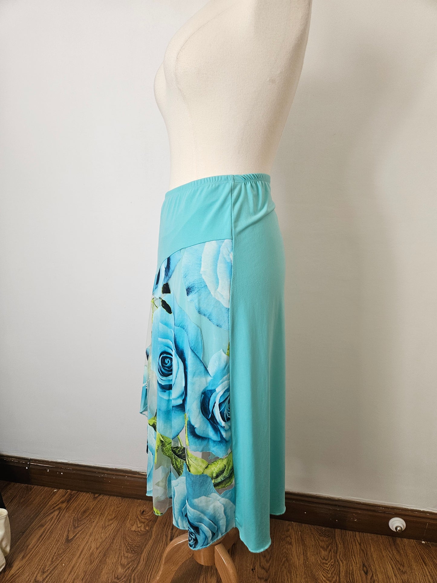 Jupe asymétrique bleue motif florale (Copie)