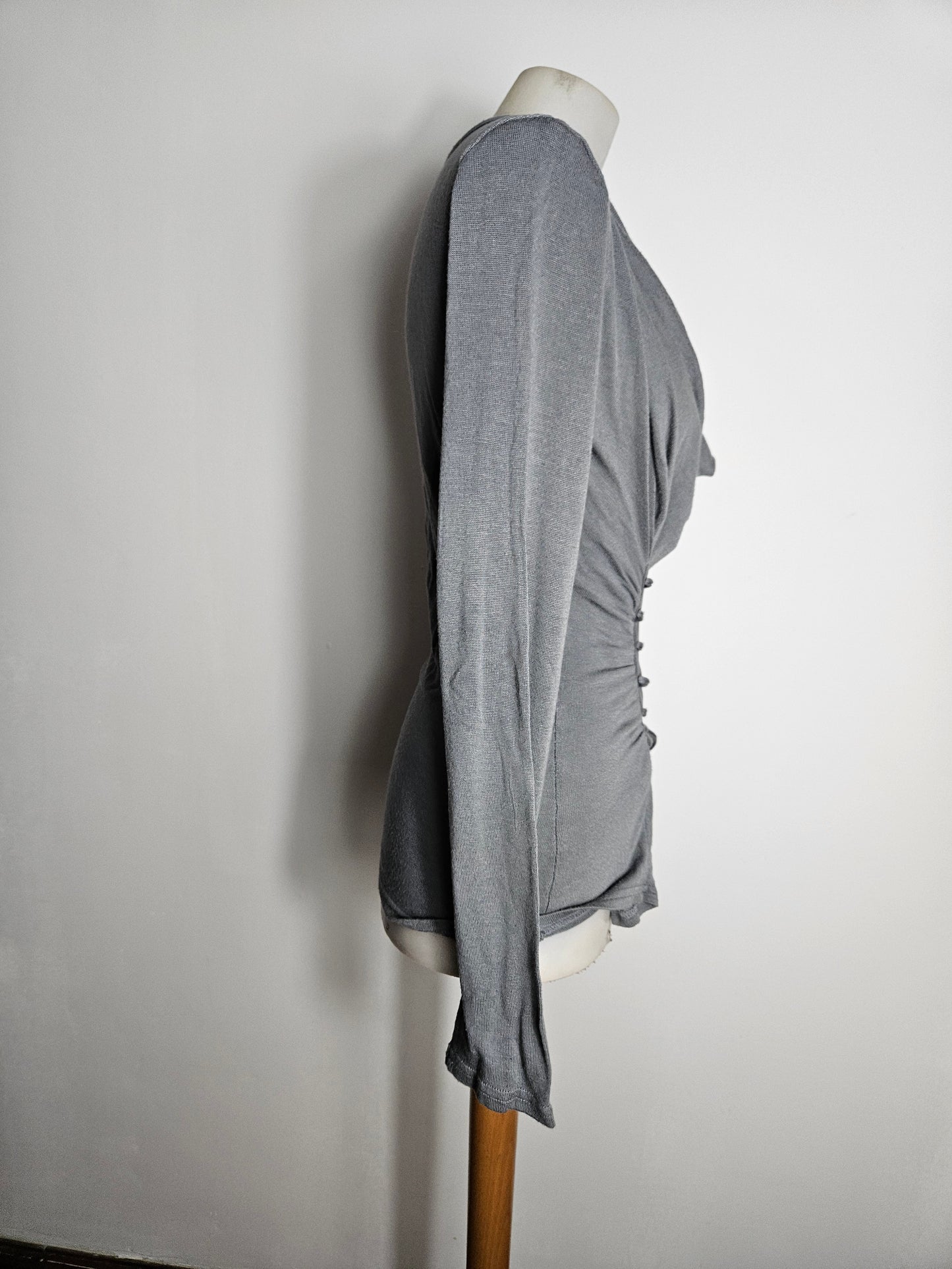 Haut gris col bénitier détails laçage