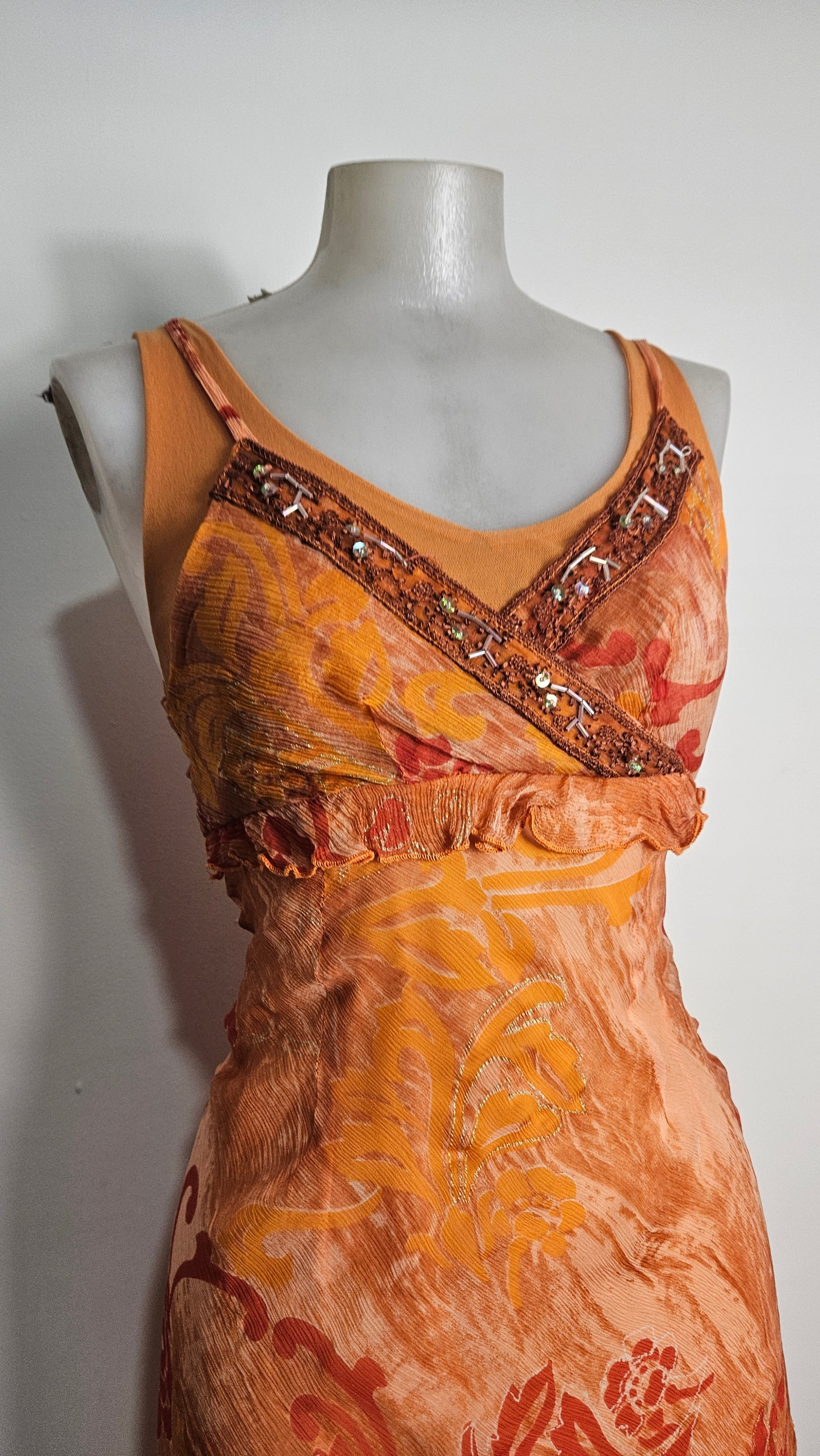 Robe en soie fleurie tons oranges